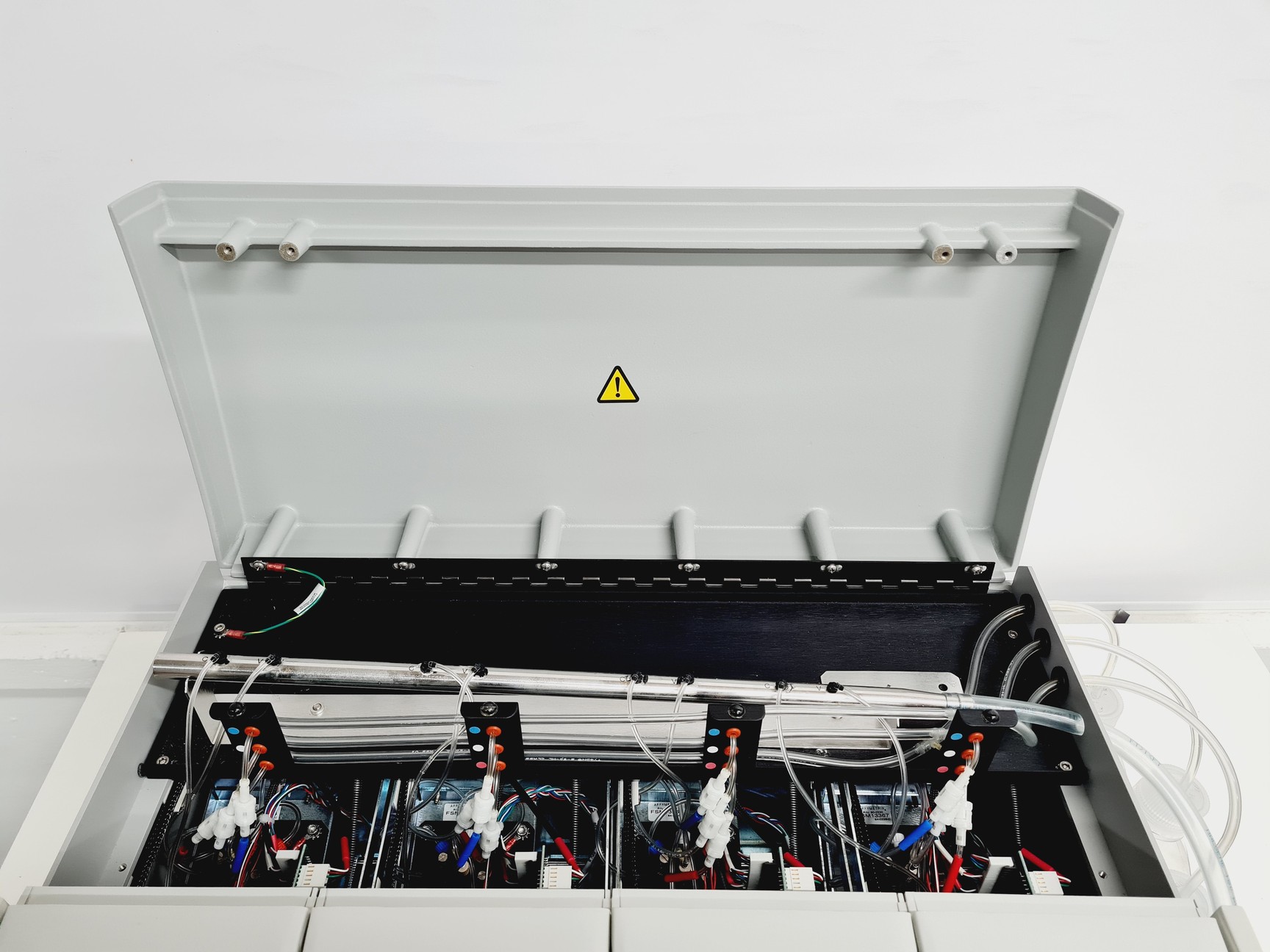 Image of GeneChip Fluidics Station 450 Lab