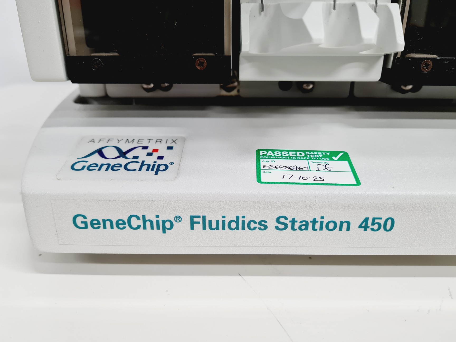 Image of GeneChip Fluidics Station 450 Lab