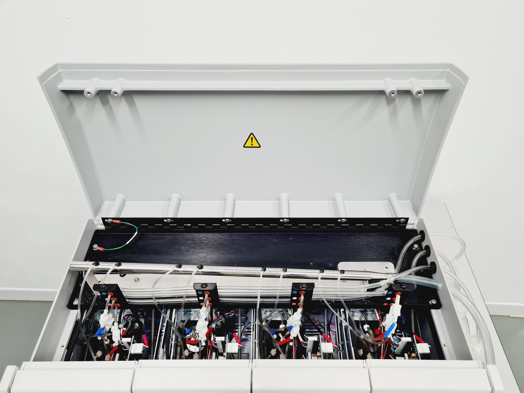 Image of GeneChip Fluidics Station  Model:450 Lab