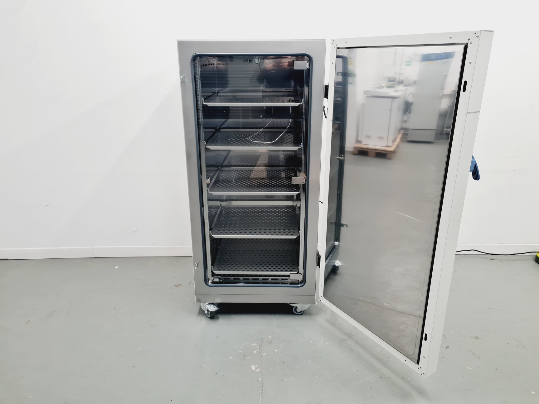 Image of Thermo Scientific Heratherm IGS400 Incubator Lab