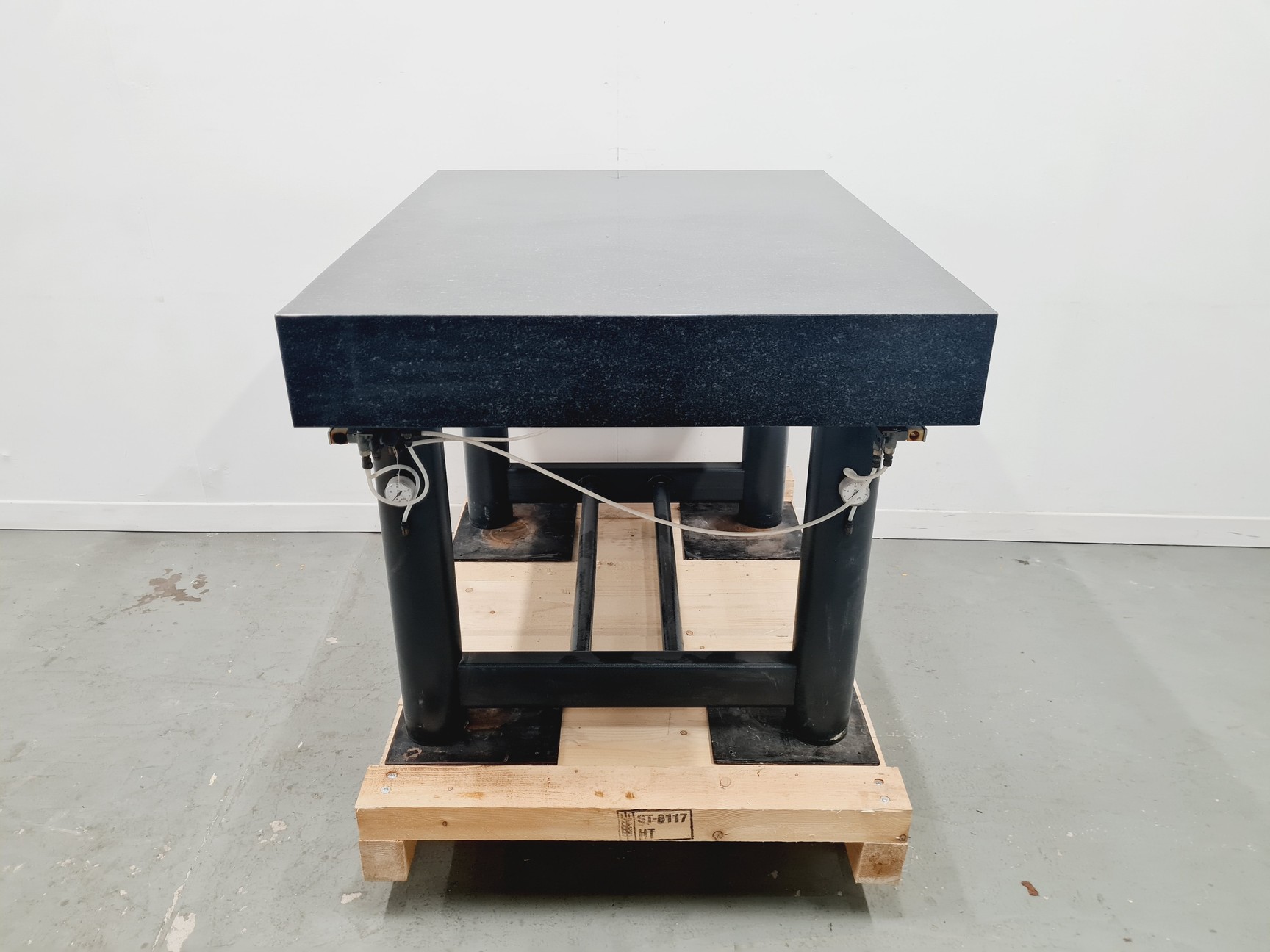 Image of Granite Surface Vibration Isolation Table ( 122 L x 93 W x 86 H cm )