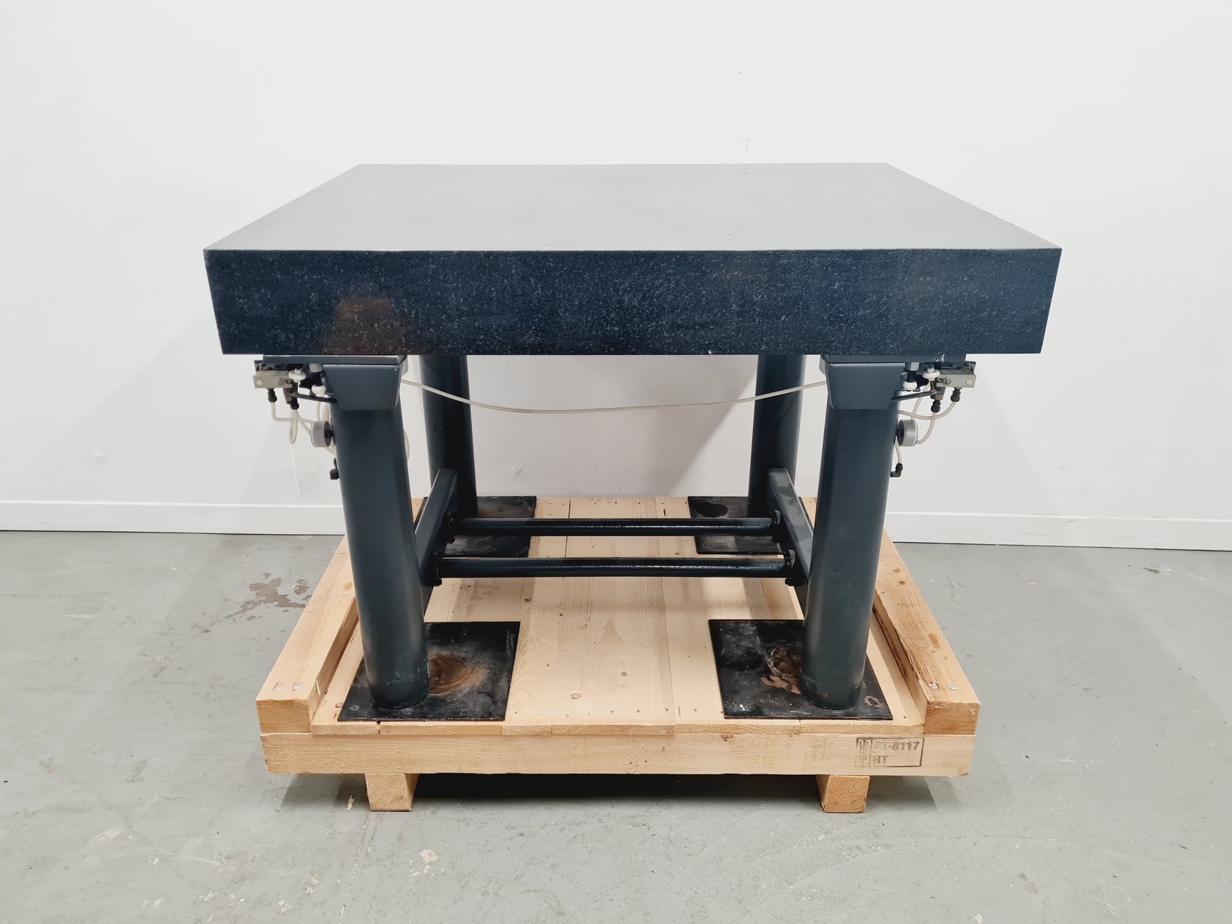 Image of Granite Surface Vibration Isolation Table ( 122 L x 93 W x 86 H cm )