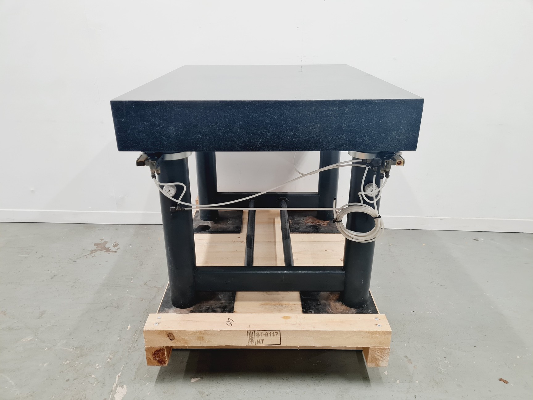 Image of Granite Surface Vibration Isolation Table ( 122 L x 93 W x 86 H cm )
