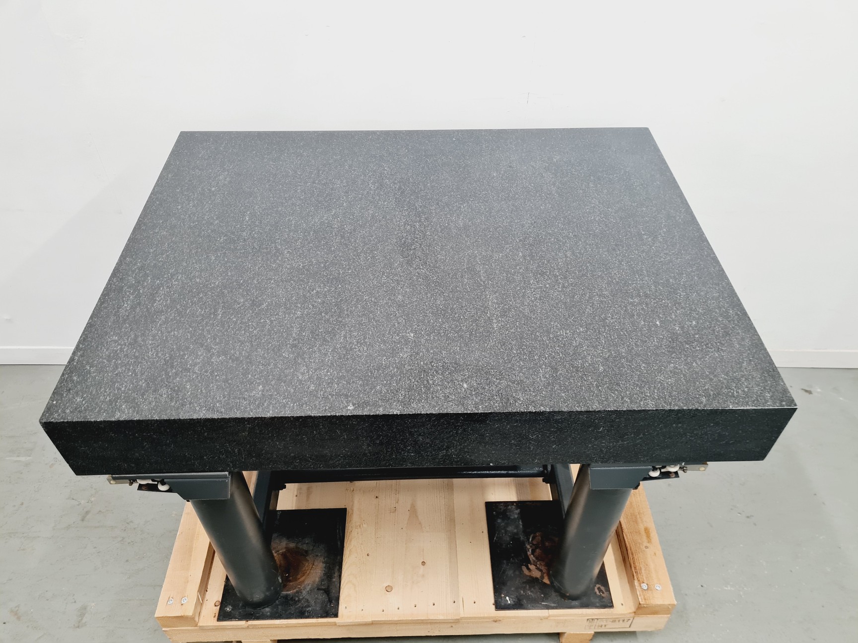 Image of Granite Surface Vibration Isolation Table ( 122 L x 93 W x 86 H cm )