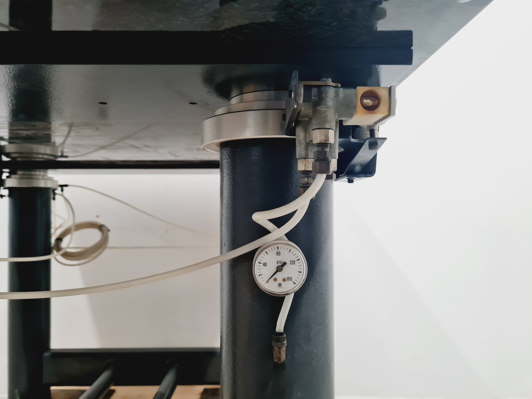 Image of Granite Surface Vibration Isolation Table ( 122 L x 93 W x 86 H cm )