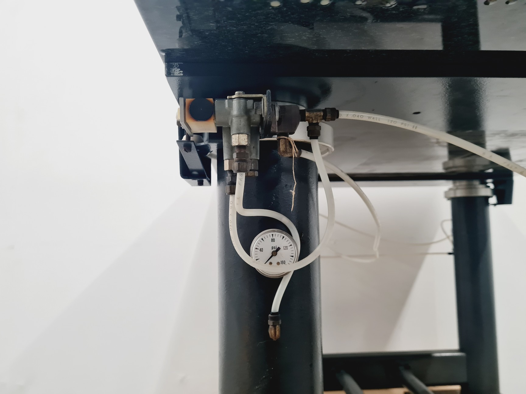 Image of Granite Surface Vibration Isolation Table ( 122 L x 93 W x 86 H cm )