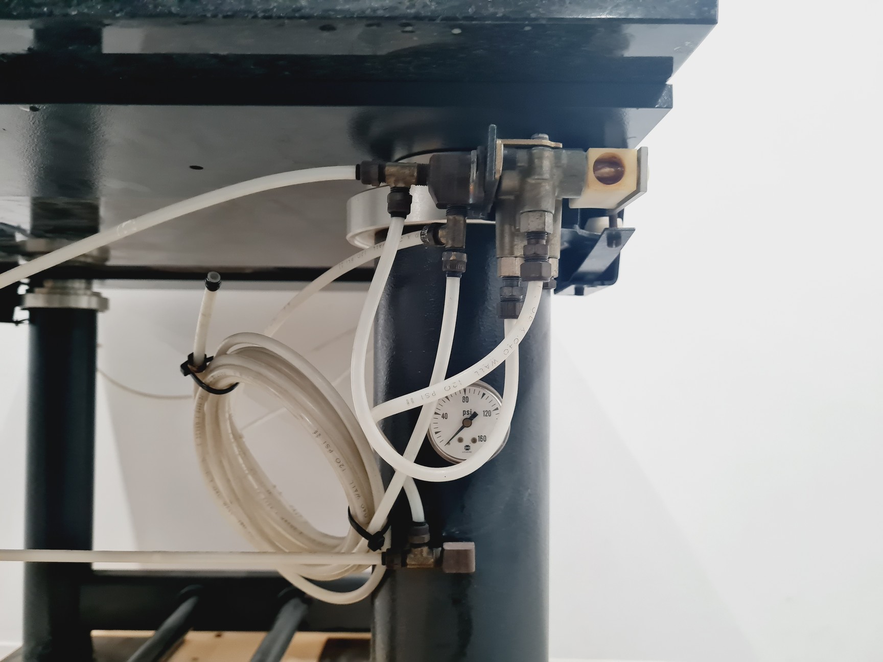 Image of Granite Surface Vibration Isolation Table ( 122 L x 93 W x 86 H cm )