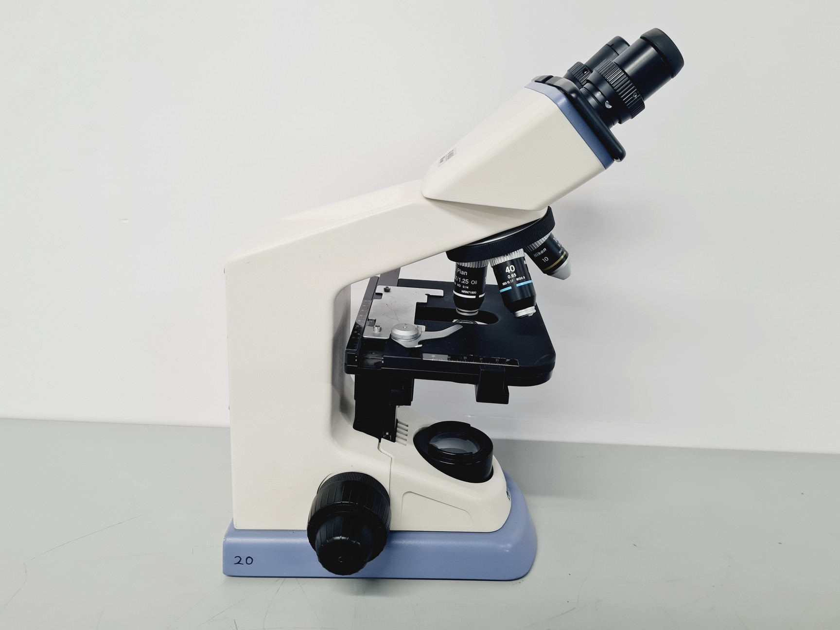 Image of Nikon YS100 Biological Microscope w/ 4 x Objectives - 4/10/40/100x Oil Lab