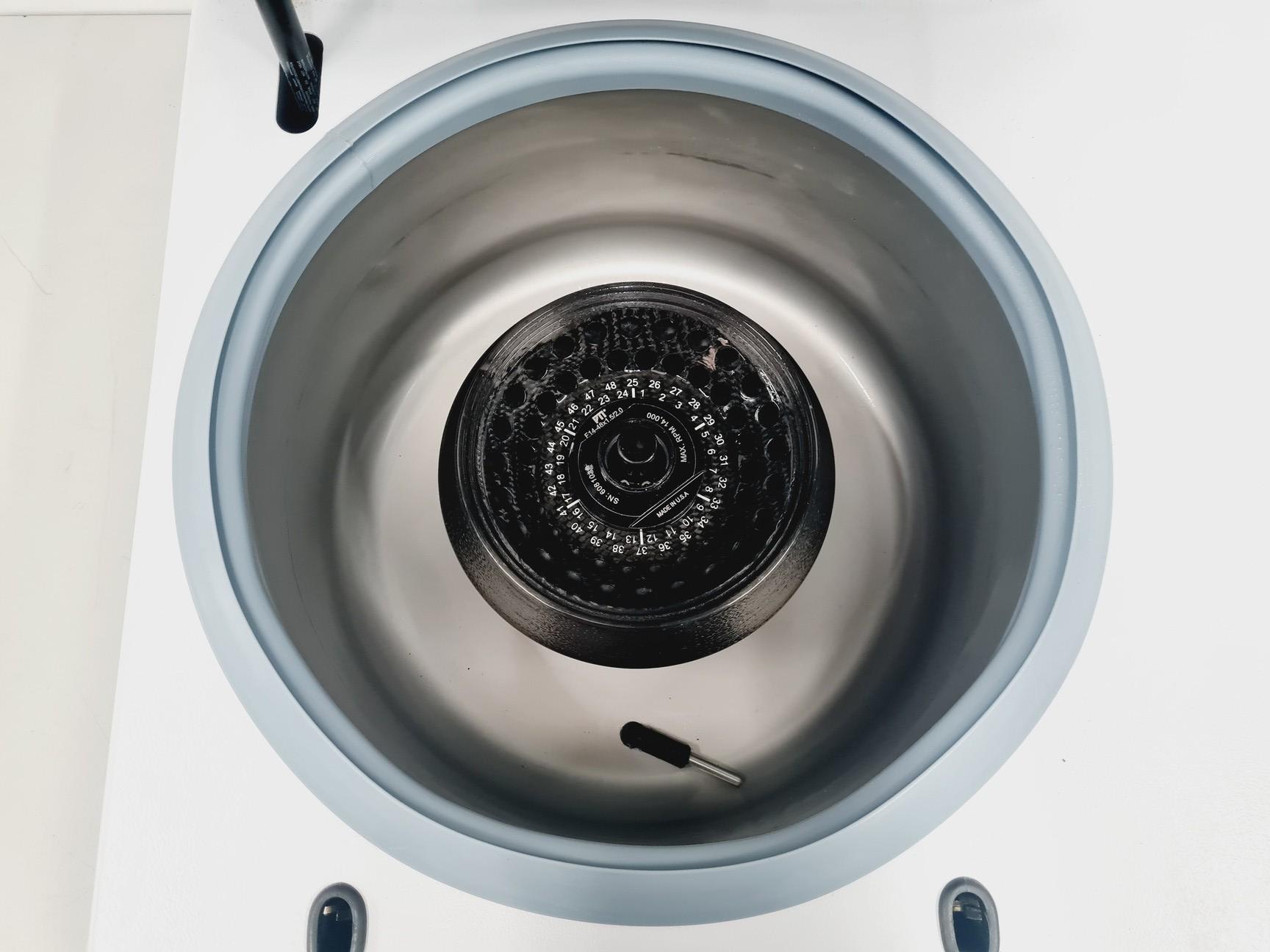 Image of Thermo Scientific Jouan CR3i Centrifuge w/ FiberLite F14-48x1.5/2 Rotor Lab