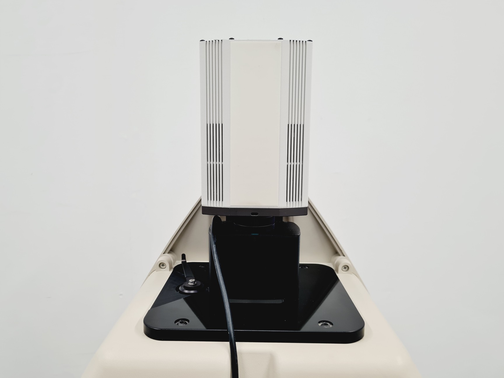 Image of Bio-Rad Universal Hood II UV Gel Imaging System Lab