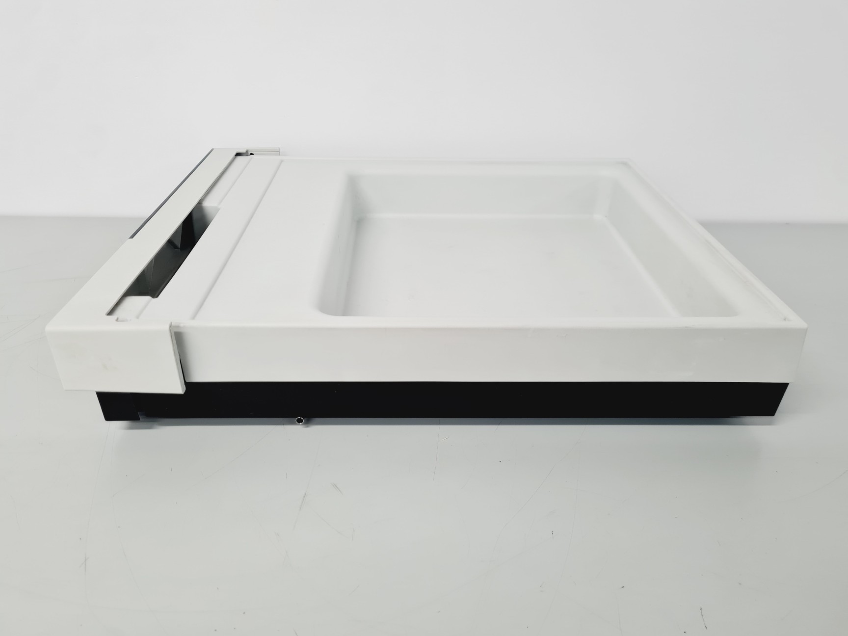 Image of Dionex Ultimate 3000 SRD-3400 & Cambridge Scientific Instruments vacuum degasser