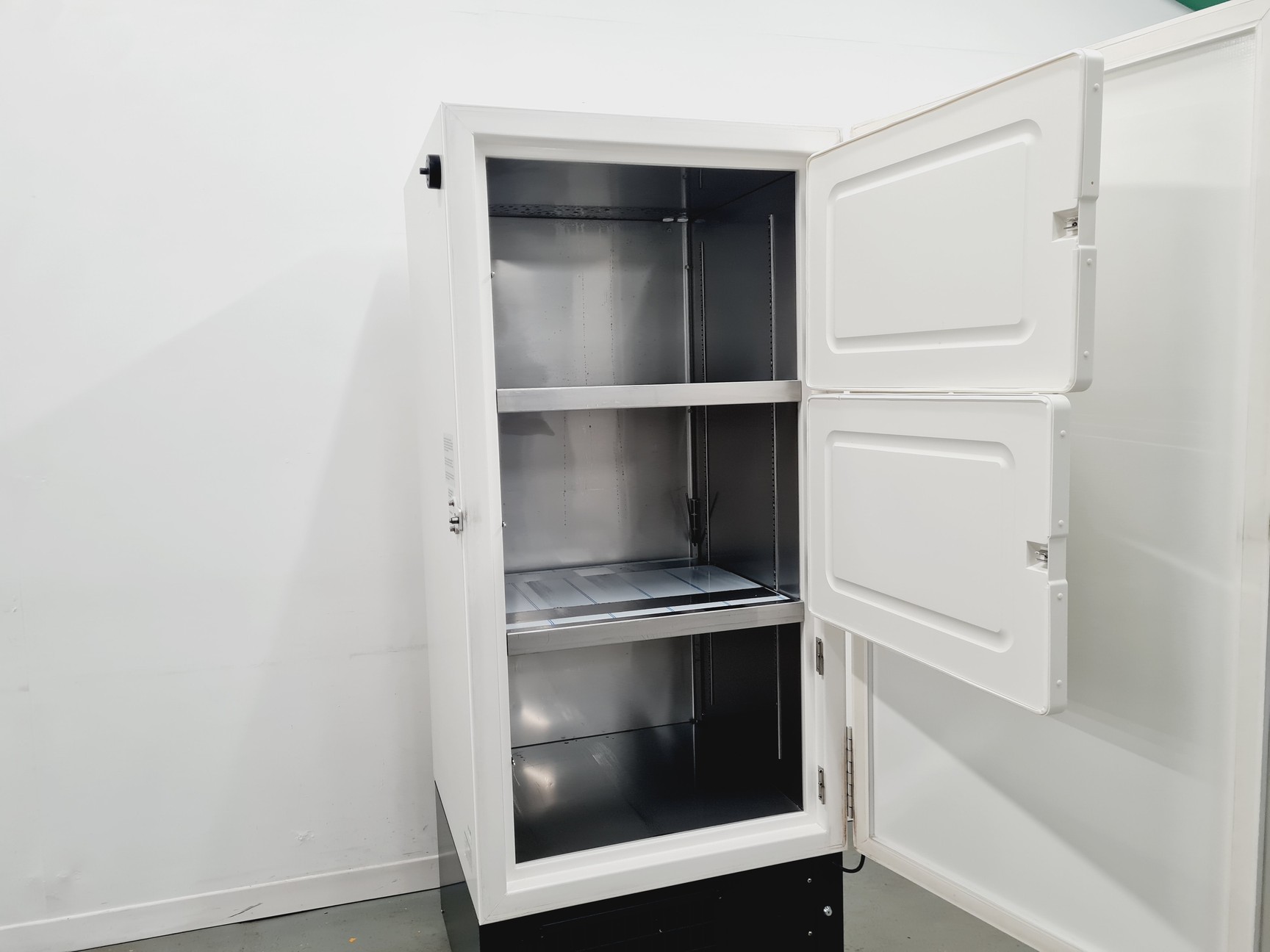 Image of New Brunswick Scientific Ultra Low Temperature Freezer U535 Innova