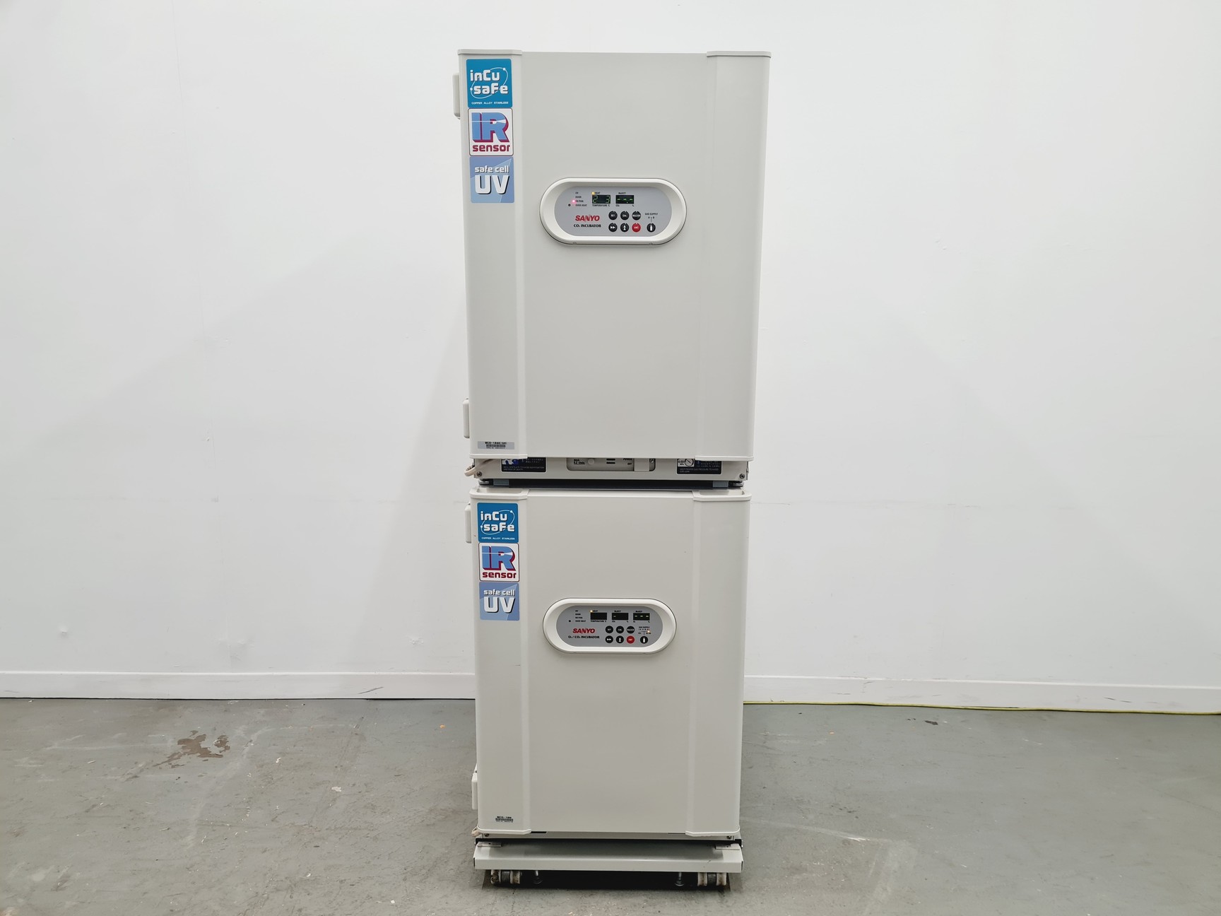 Image of Sanyo O2/CO2 Incubator MCO-18M & Sanyo CO2 Incubator MCO-18AIC (UV)