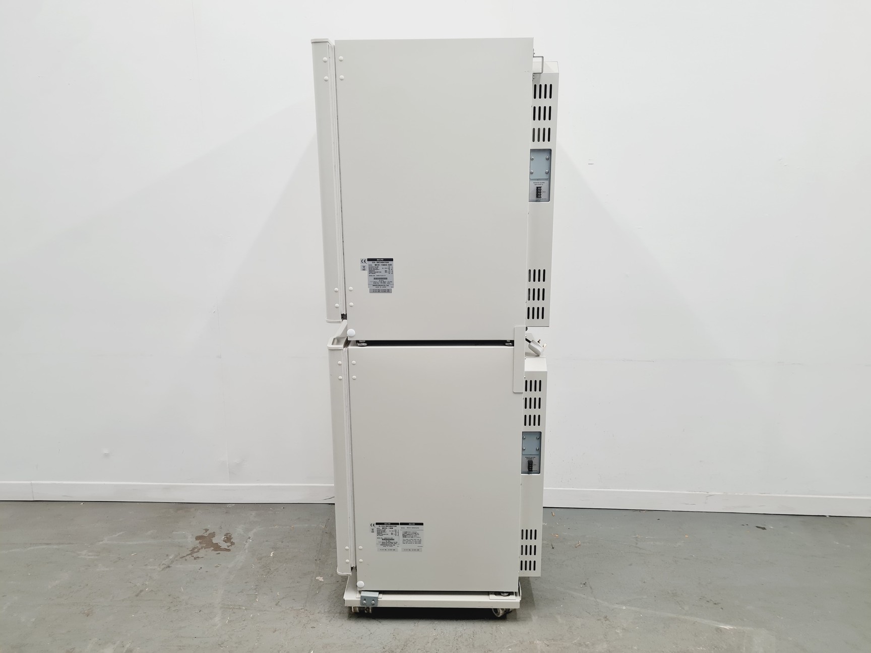 Image of Sanyo O2/CO2 Incubator MCO-18M & Sanyo CO2 Incubator MCO-18AIC (UV)