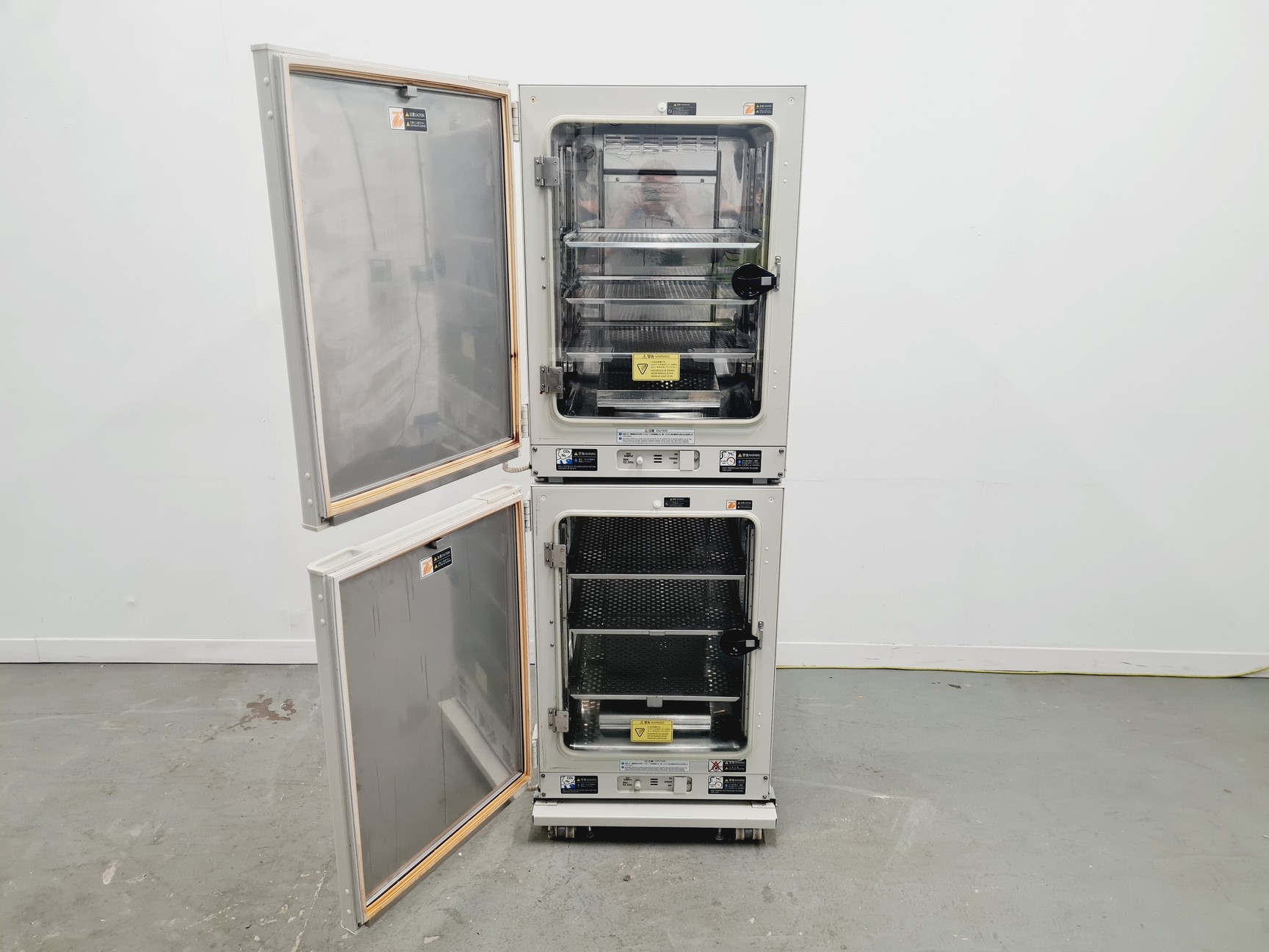 Image of Sanyo O2/CO2 Incubator MCO-18M & Sanyo CO2 Incubator MCO-18AIC (UV)