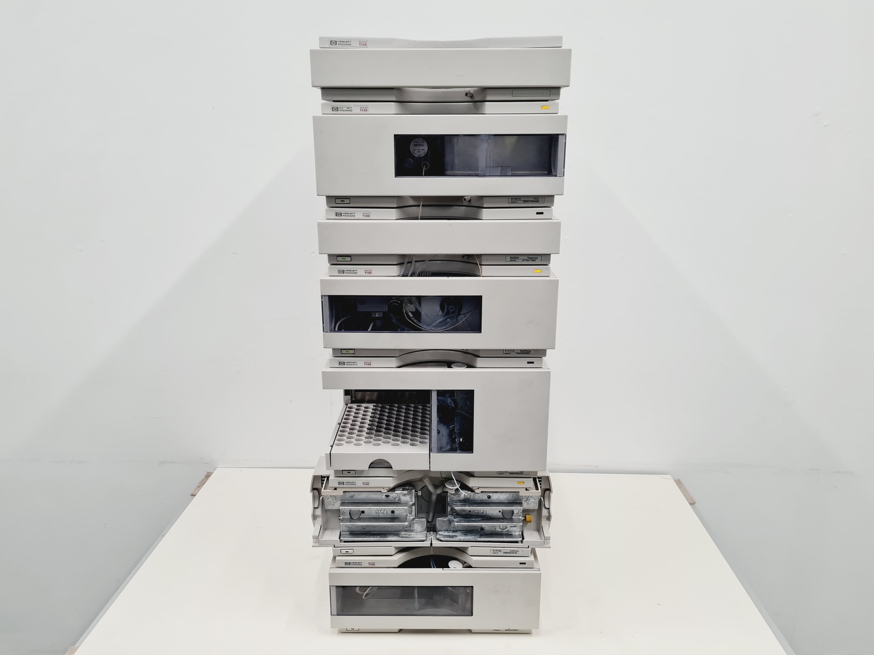Image of Hewlett Packard Series 1100 HPLC System - FLD, Degasser, QuatPump, ALS, ColComp