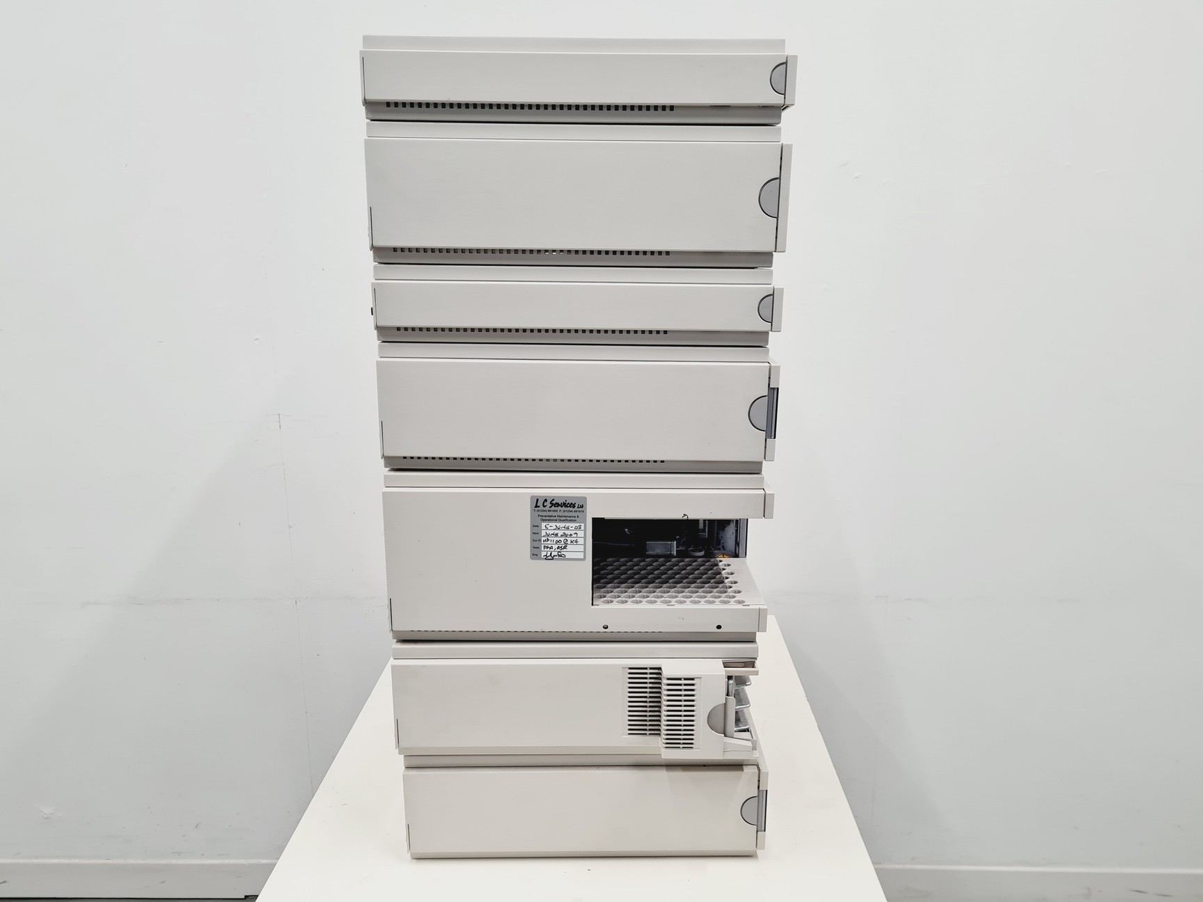 Image of Hewlett Packard Series 1100 HPLC System - FLD, Degasser, QuatPump, ALS, ColComp