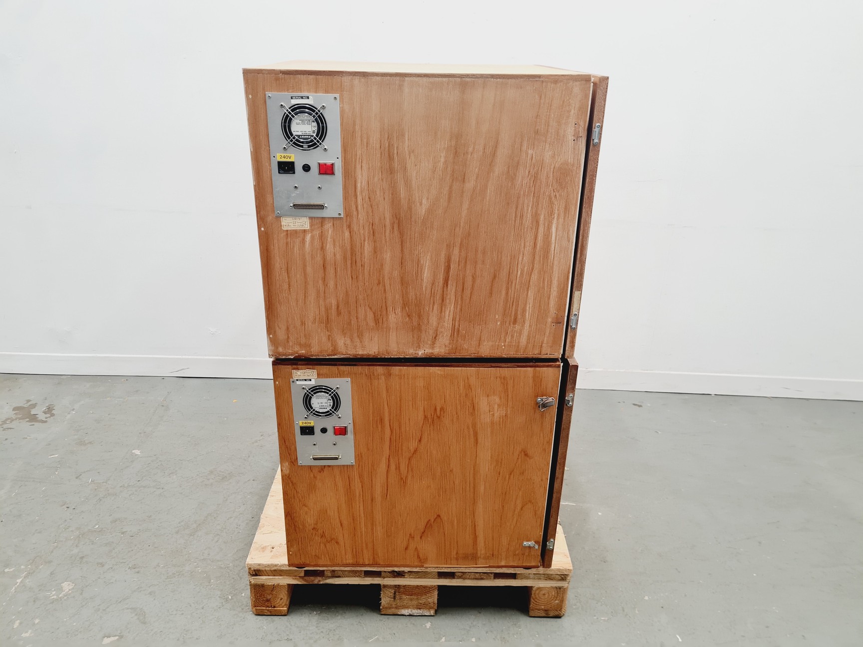 Image of 7 x Nine Hole Nose Poke Feeder Arrays (Mixed Brands) 