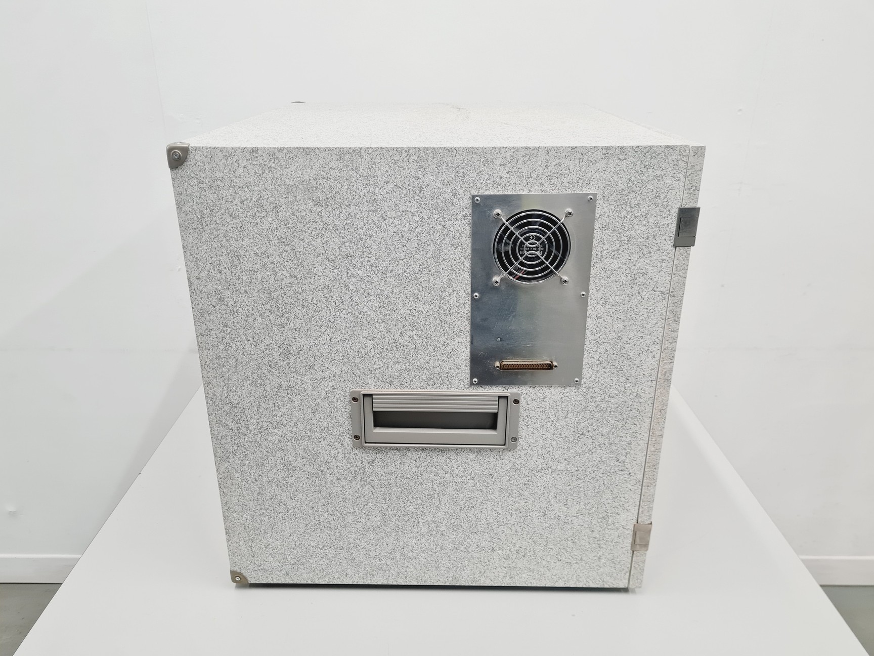 Image of 7 x Nine Hole Nose Poke Feeder Arrays (Mixed Brands) 