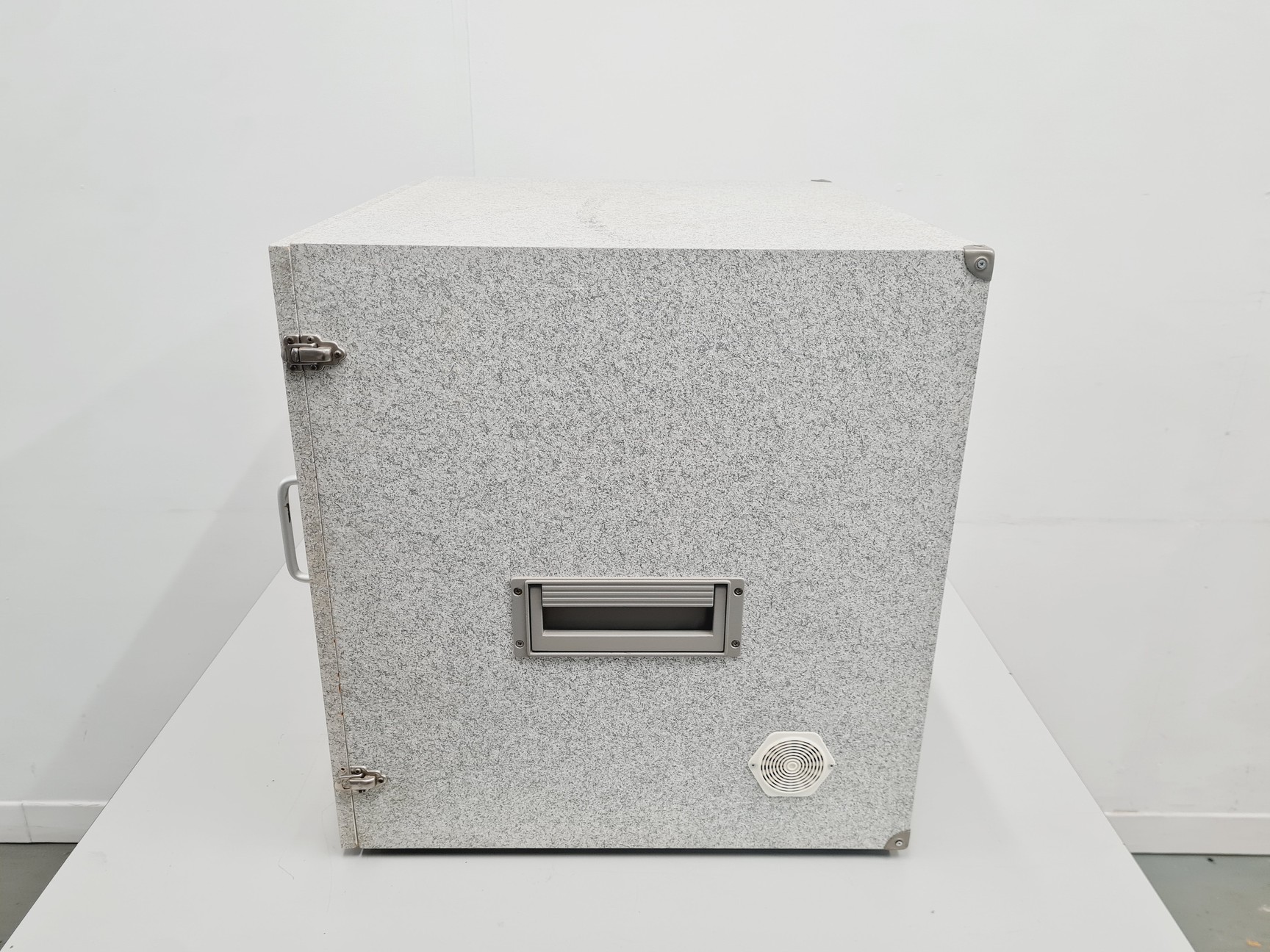 Image of 7 x Nine Hole Nose Poke Feeder Arrays (Mixed Brands) 