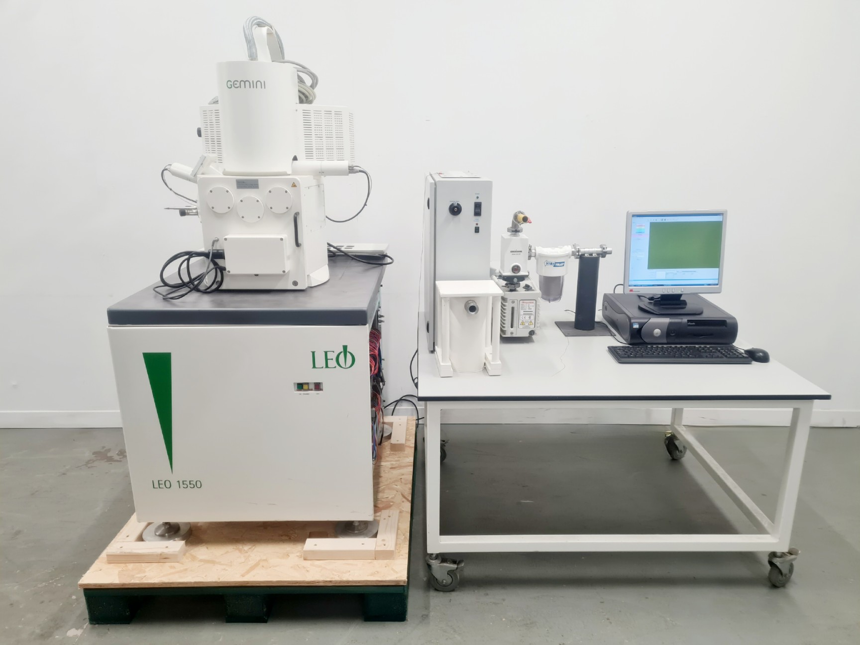 Image of LEO 1550 Field Emission SEM System (1998) with Accessories Spares/Repair Lab