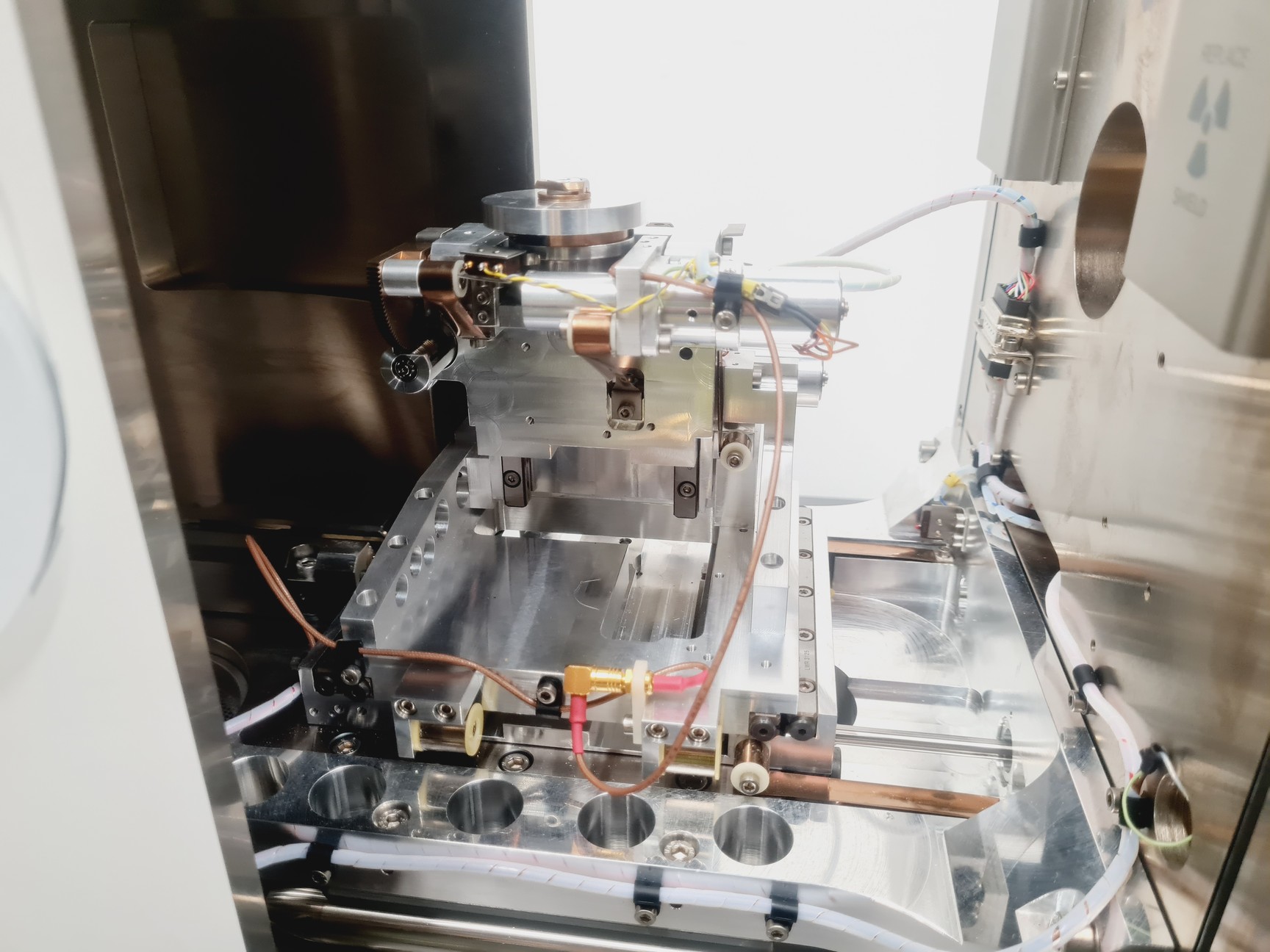 Image of LEO 1550 Field Emission SEM System (1998) with Accessories Spares/Repair Lab