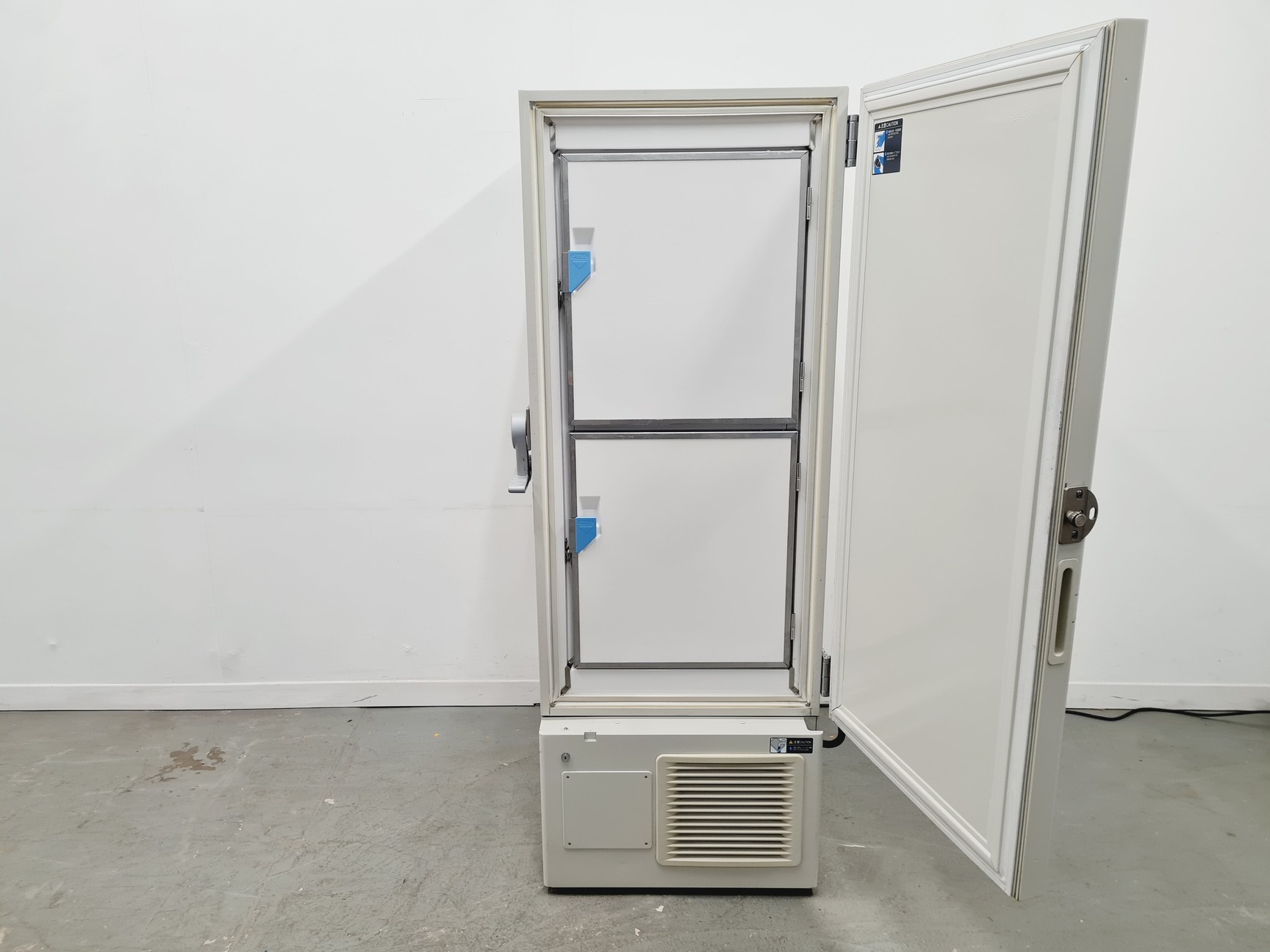 Image of Sanyo MDF-U32V Ultra Low Temperature Freezer