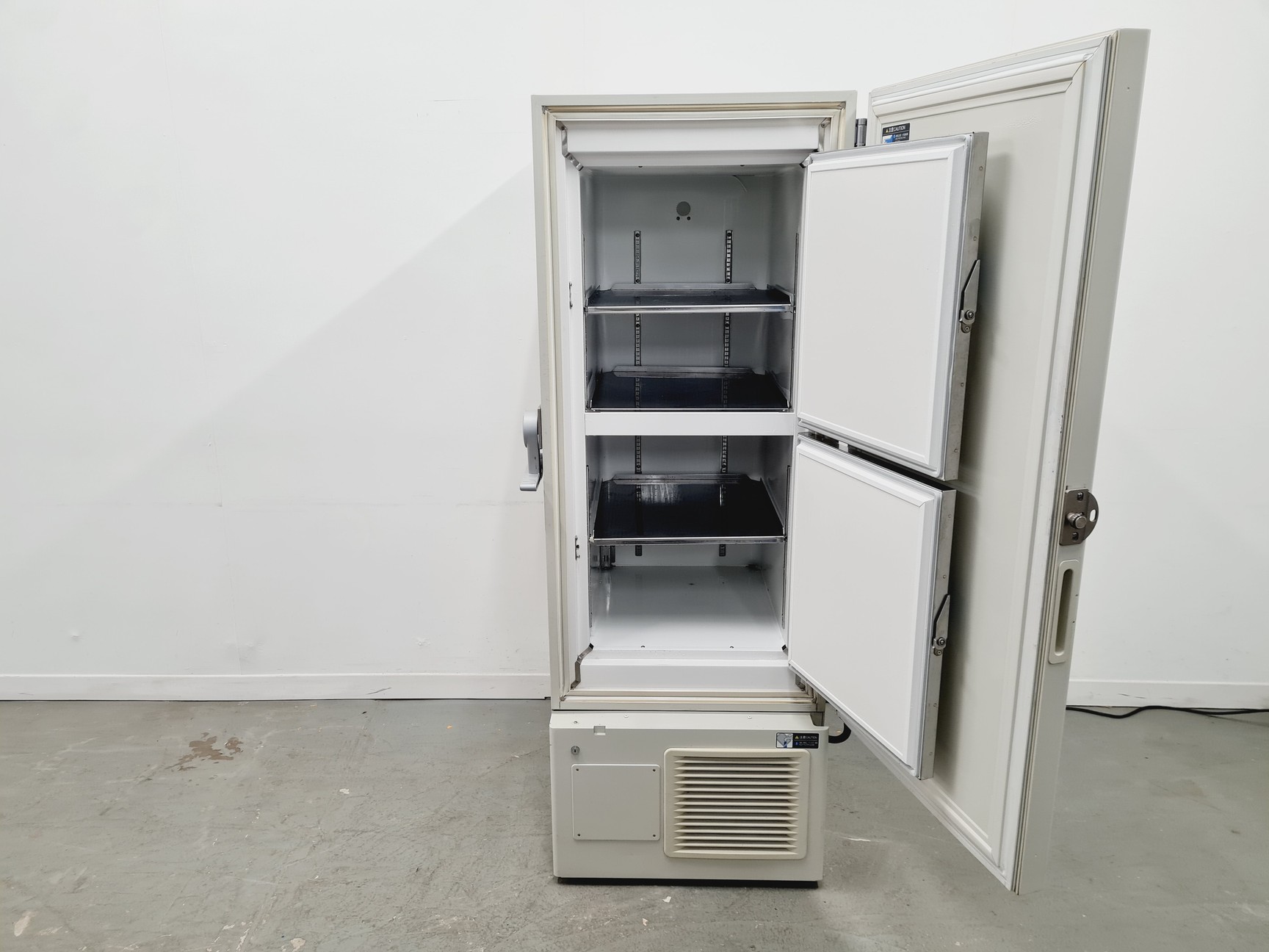 Image of Sanyo MDF-U32V Ultra Low Temperature Freezer Spares/Repair Lab