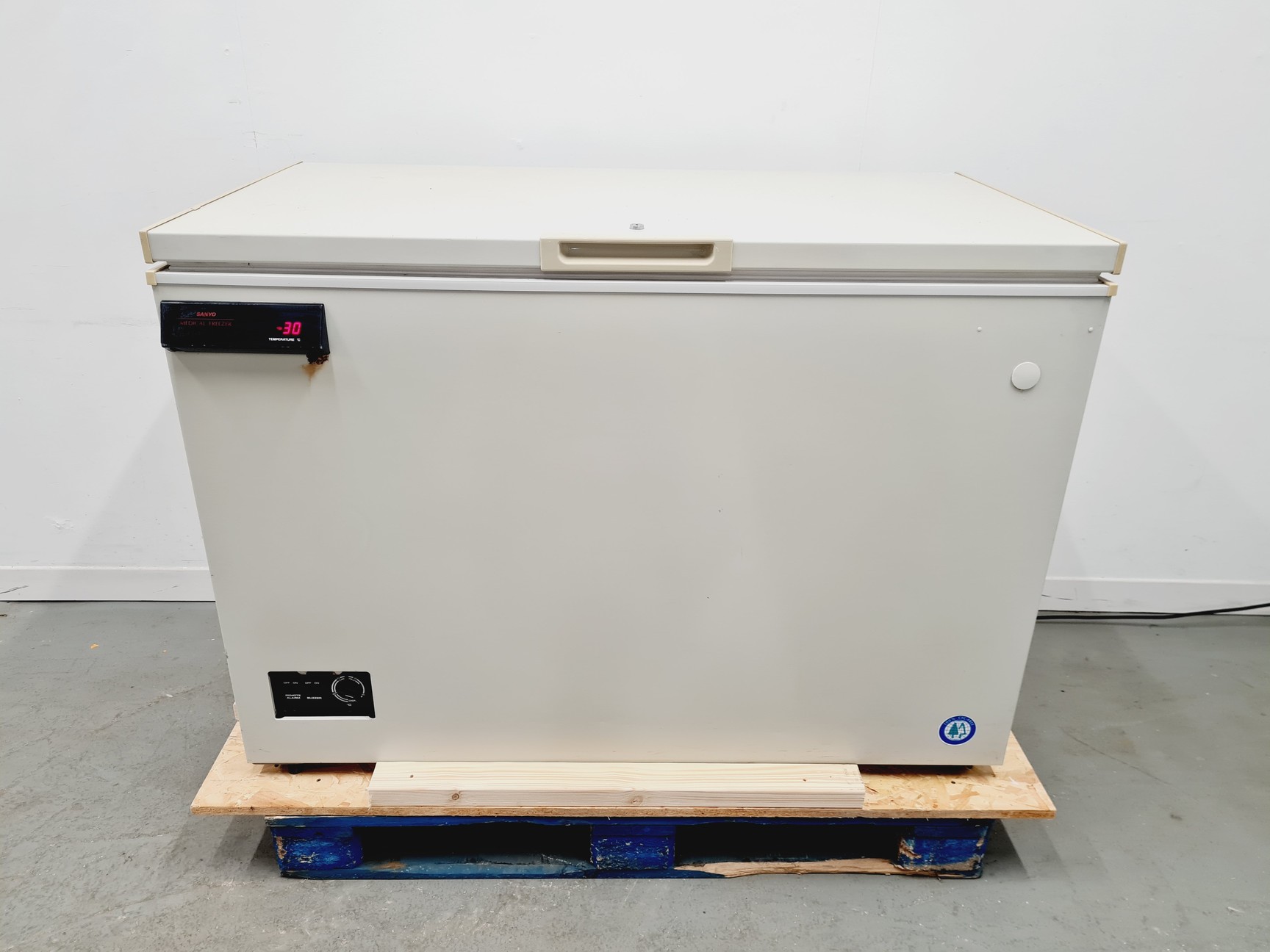 Image of Sanyo MDF-435 Medical Ultra-Low Chest Freezer -45ºc Lab