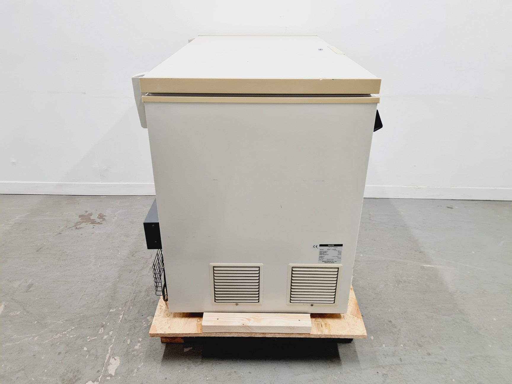 Image of Sanyo MDF-435 Medical Ultra-Low Chest Freezer -45ºc Lab