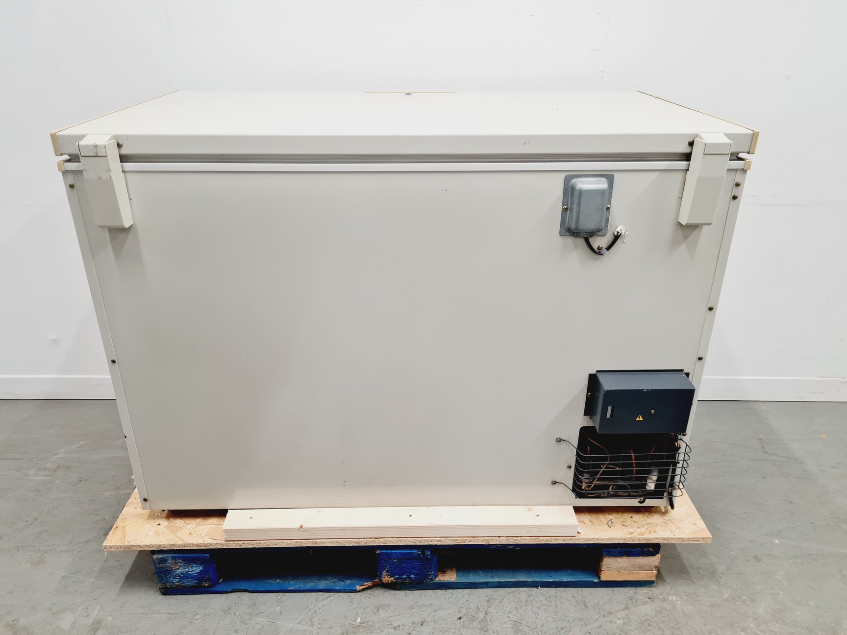 Image of Sanyo MDF-435 Medical Freezer