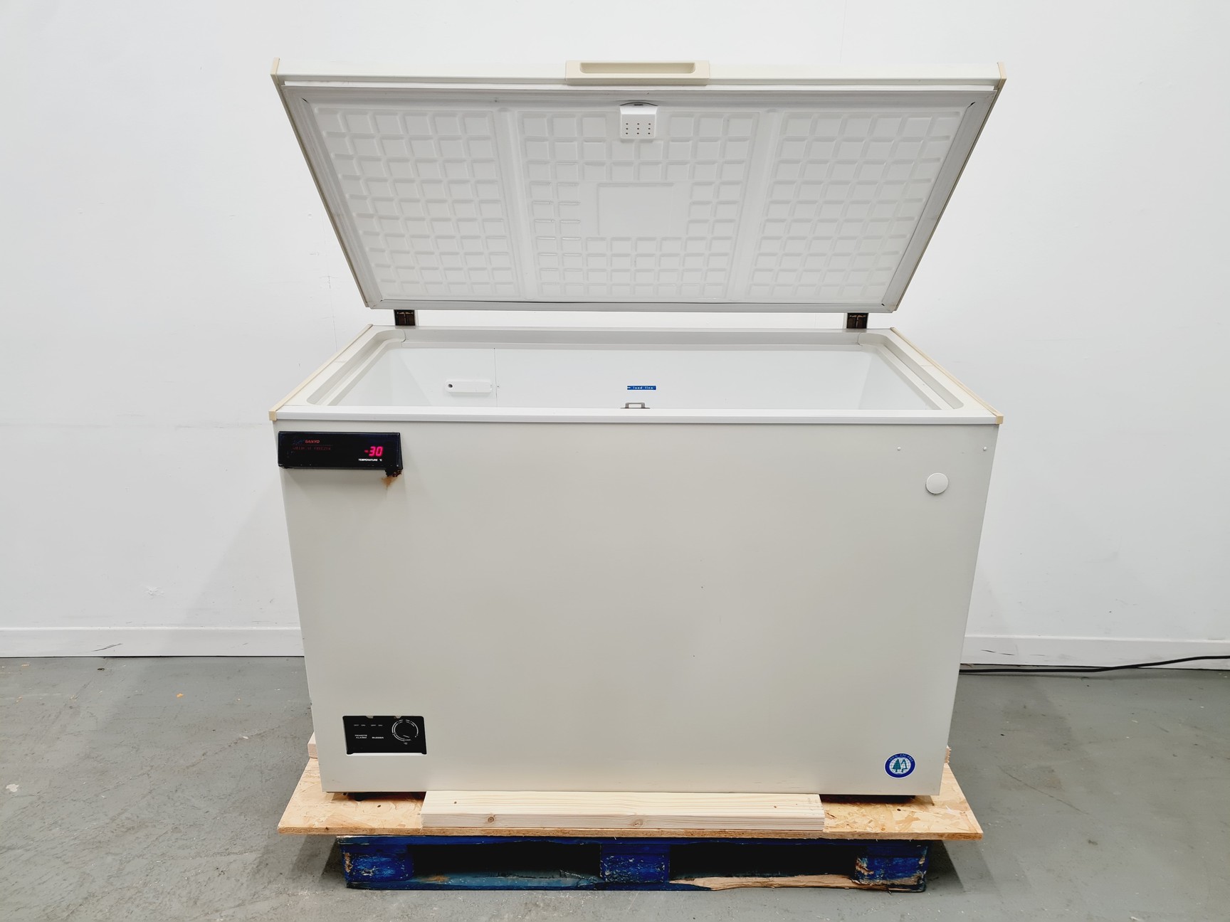 Image of Sanyo MDF-435 Medical Freezer