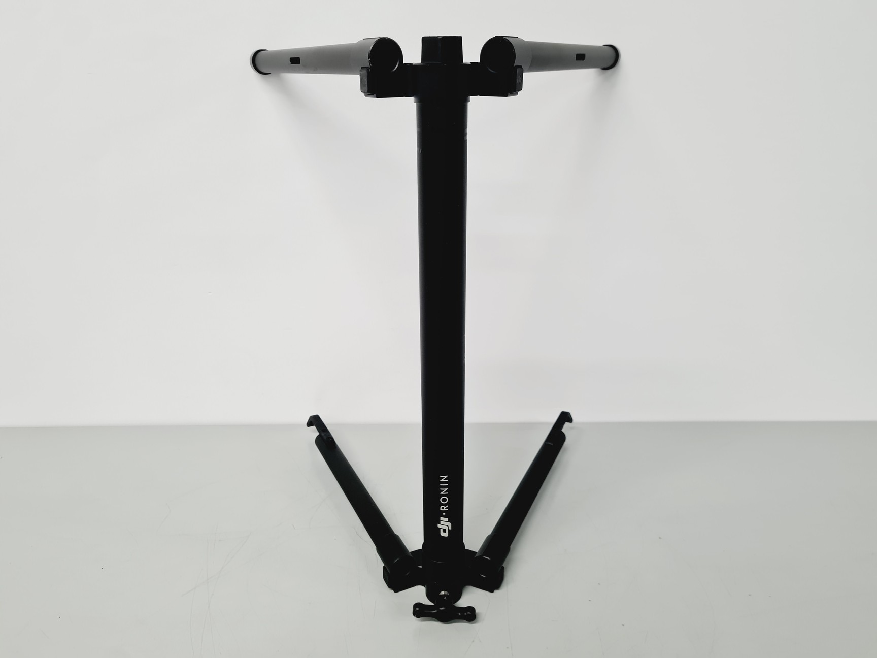 Image of DJI Ronin-R-16 Professional Handheld Camera Stabilised Gimbal System
