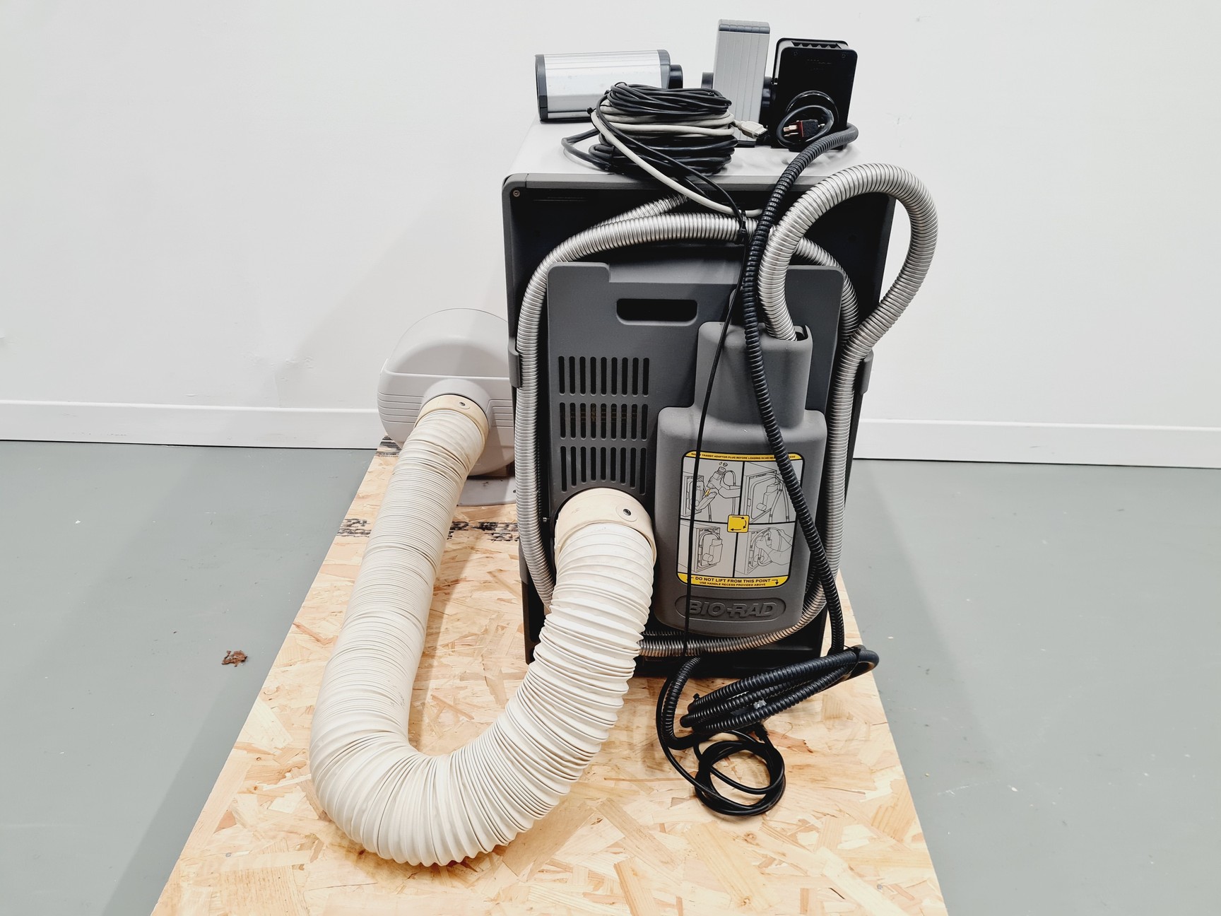 Image of BioRad MRAG2 Radiance Confocal Laser System Lab