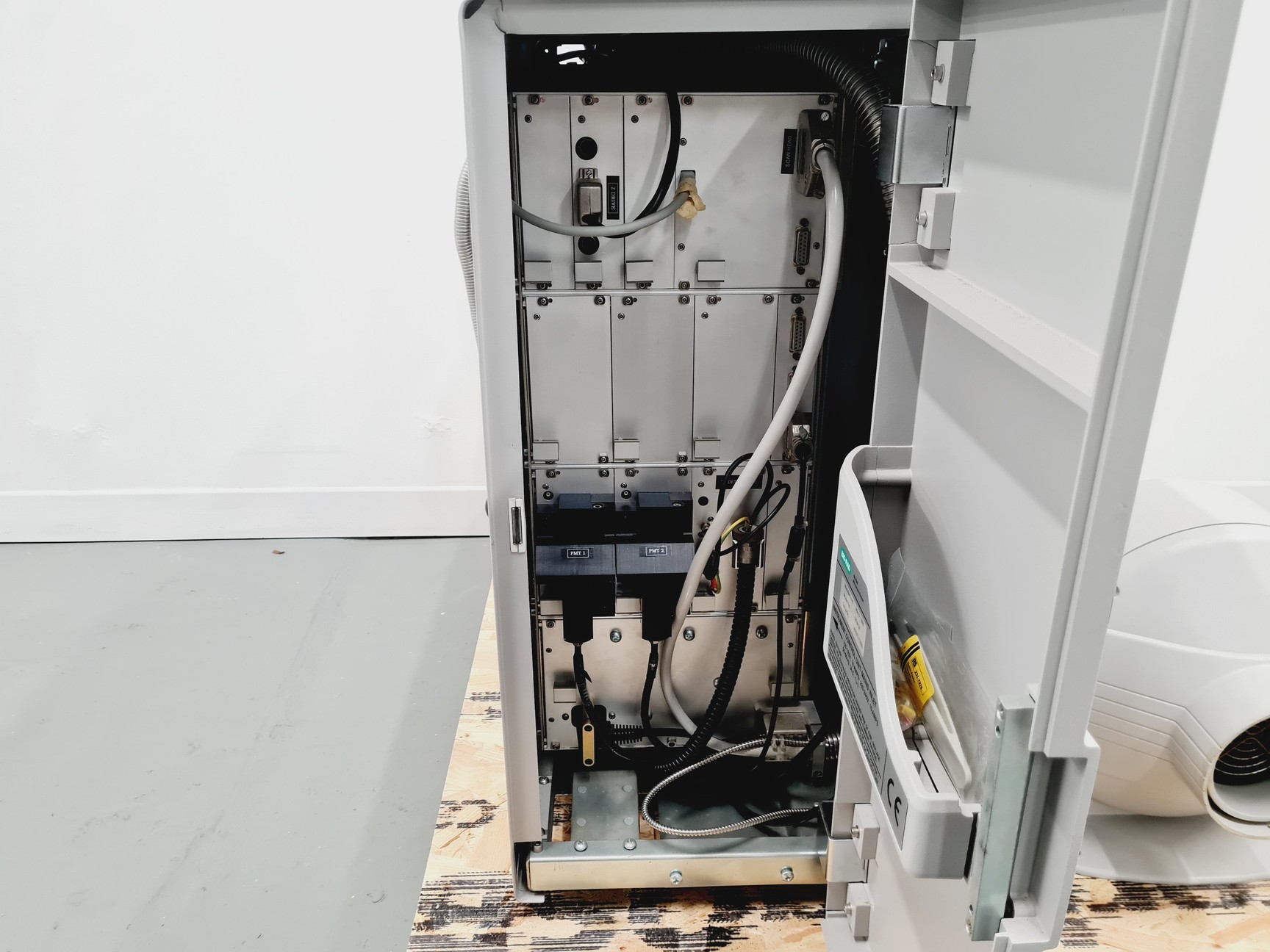 Image of BioRad MRAG2 Radiance Confocal Laser System Lab