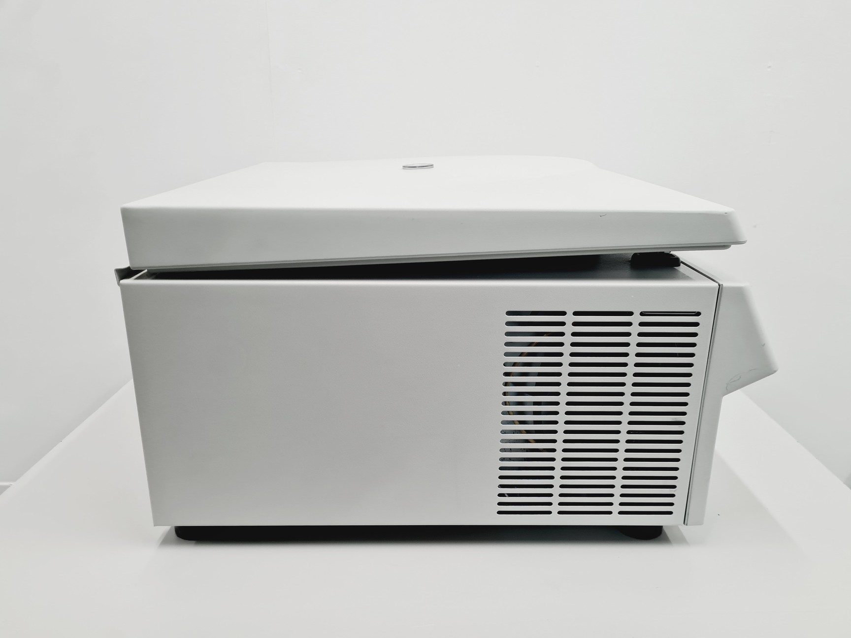 Image of Eppendorf Centrifuge 5810 R