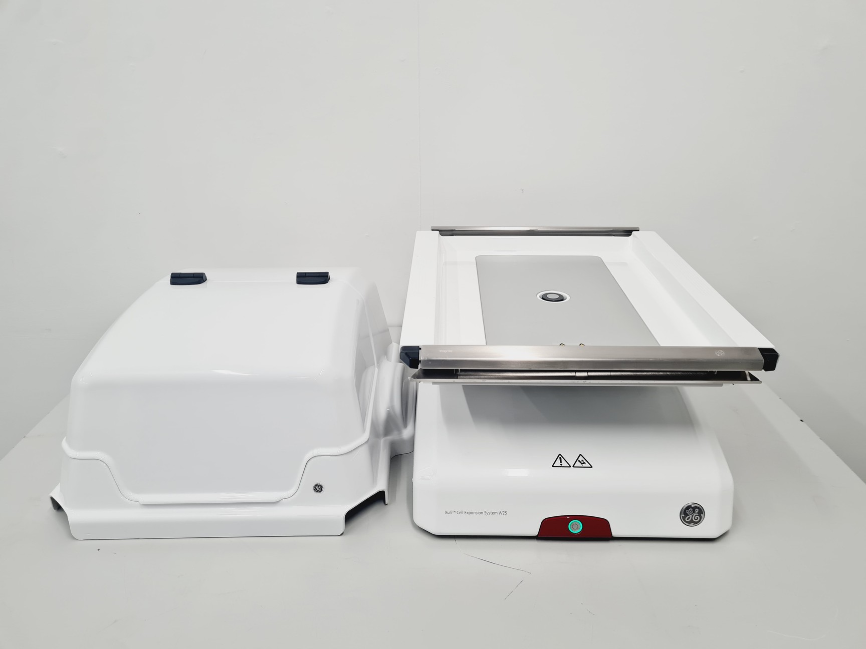 Image of GE Xuri Cell Expansion System W25 with W25 Pump & W25 CBCU