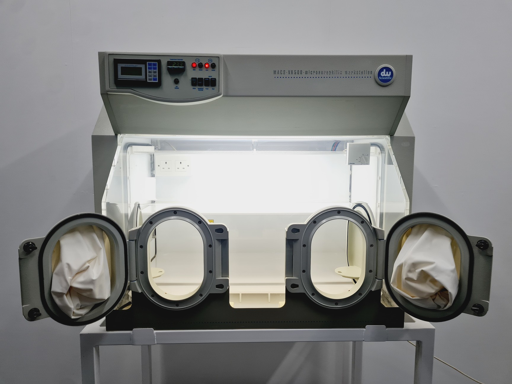 Image of DW Scientific MACS-VA500 Microaerophilic Workstation
