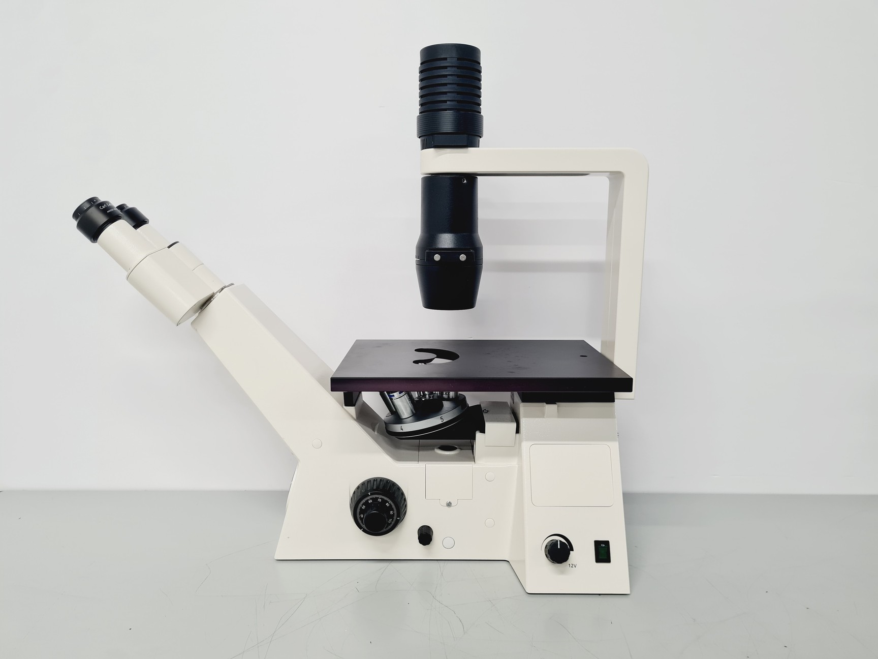 Image of Carl Zeiss Axiovert 40 CFL Microscope w/ 4 x Objectives Lab