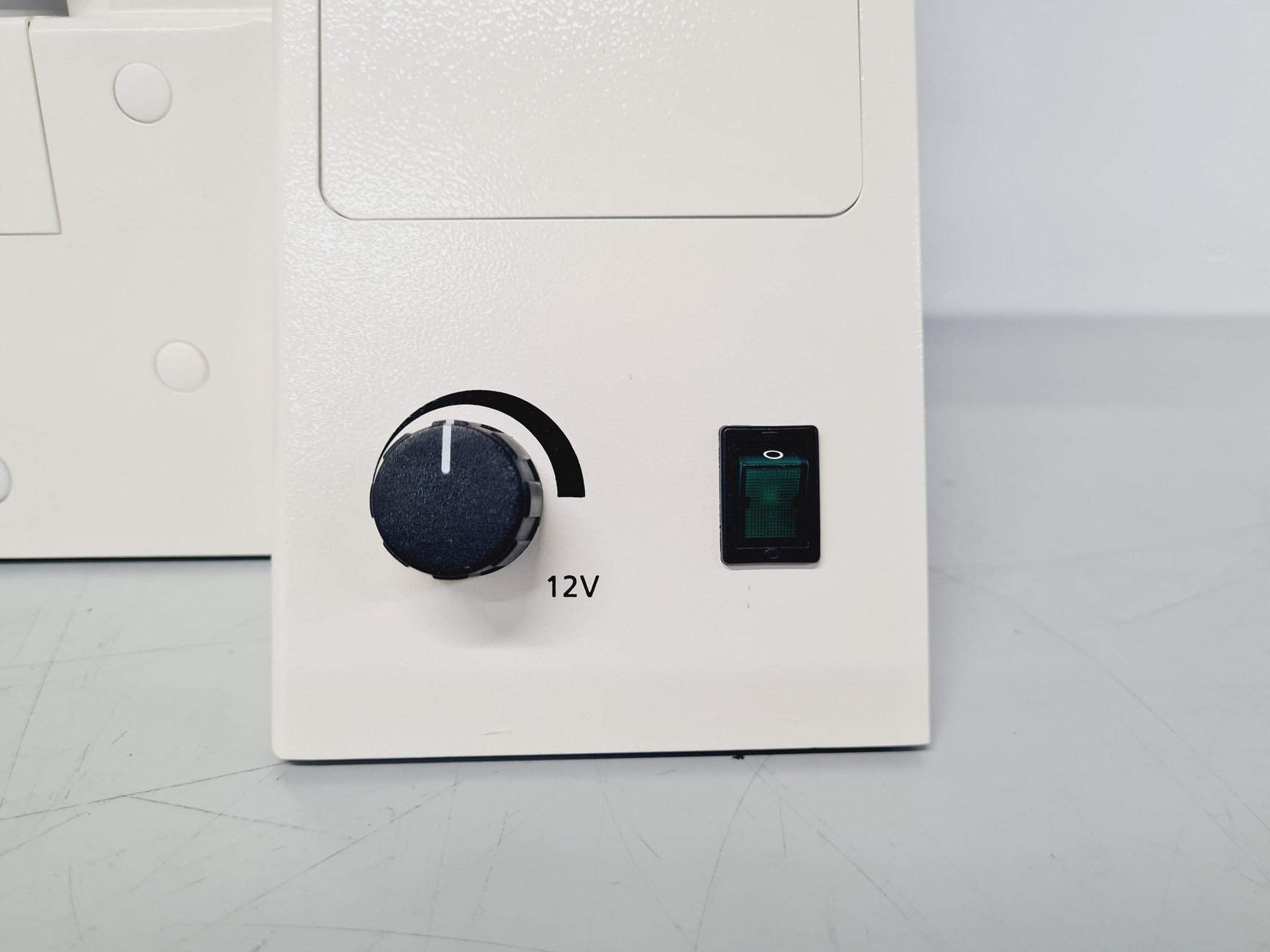 Image of Carl Zeiss Axiovert 40 CFL Microscope w/ 4 x Objectives Lab