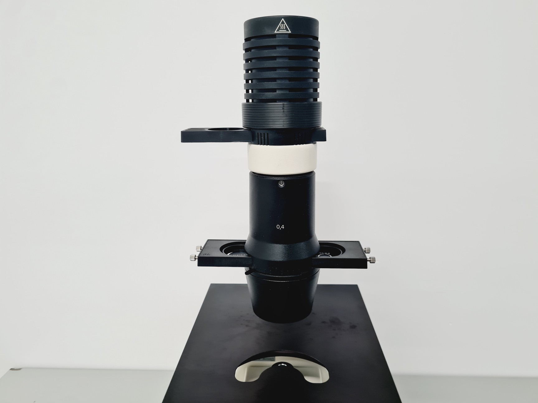 Image of Carl Zeiss Axiovert 40 CFL Microscope w/ 4 x Objectives Lab