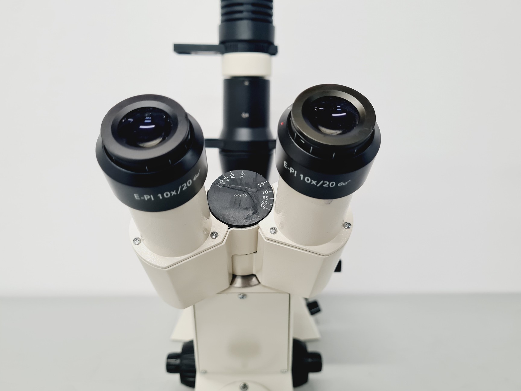Image of Carl Zeiss Axiovert 40 CFL Microscope w/ 4 x Objectives Lab