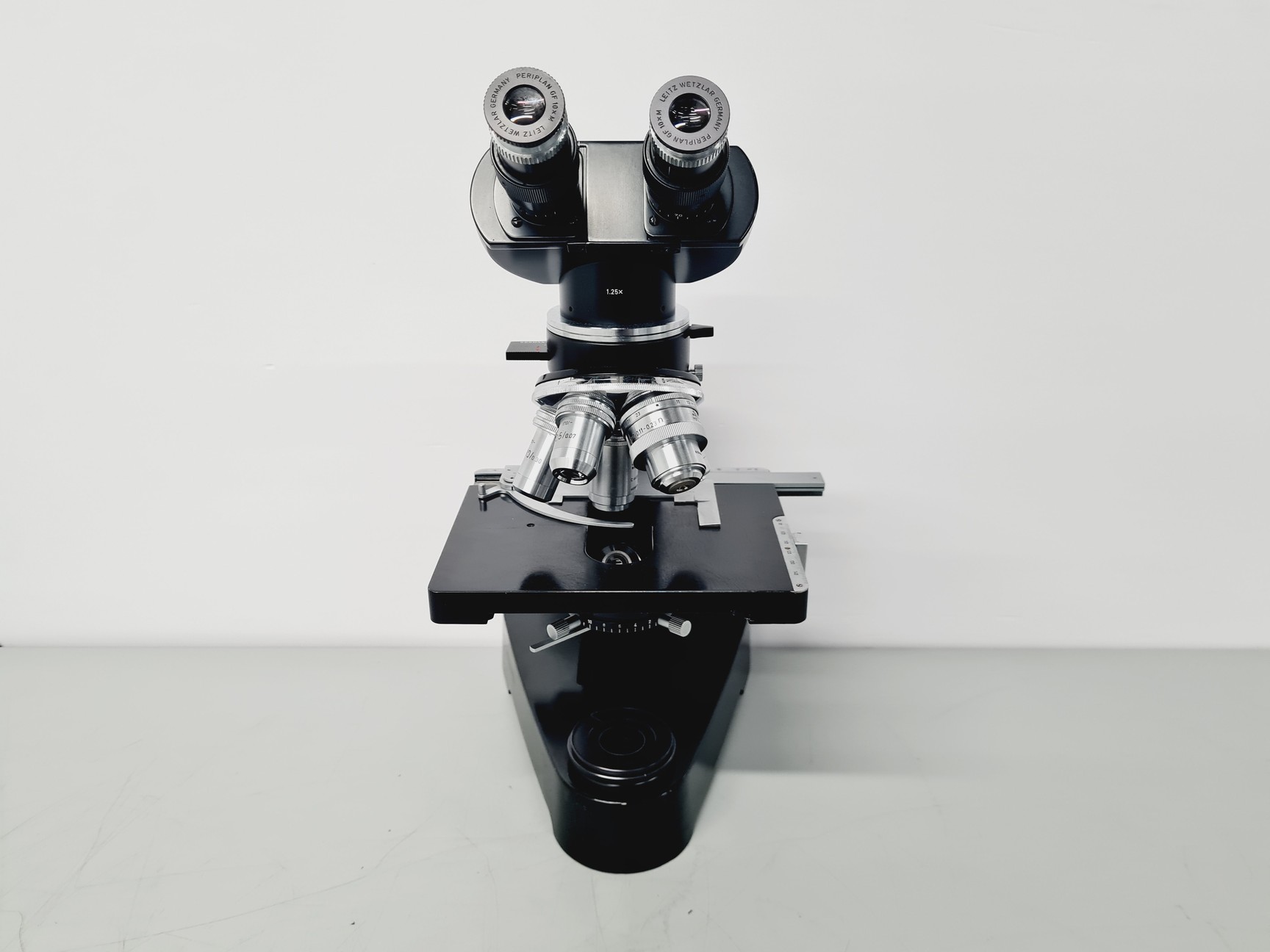 Image of Leitz Wetzlar 786496 Microscope w/ 5 x Objectives Lab