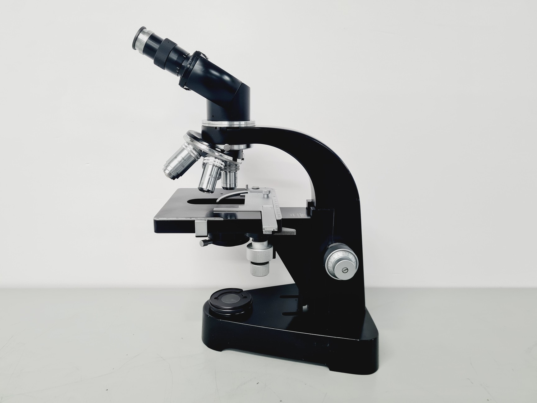 Image of Leitz Wetzlar 786496 Microscope w/ 5 x Objectives Lab