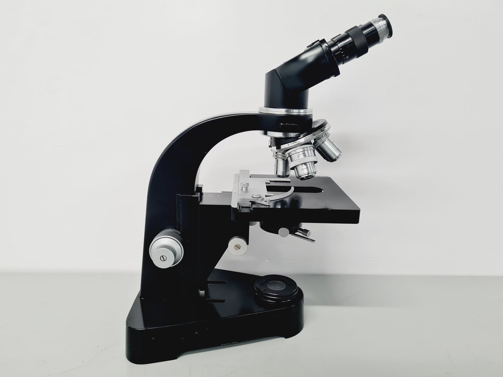 Image of Leitz Wetzlar 786496 Microscope w/ 5 x Objectives Lab