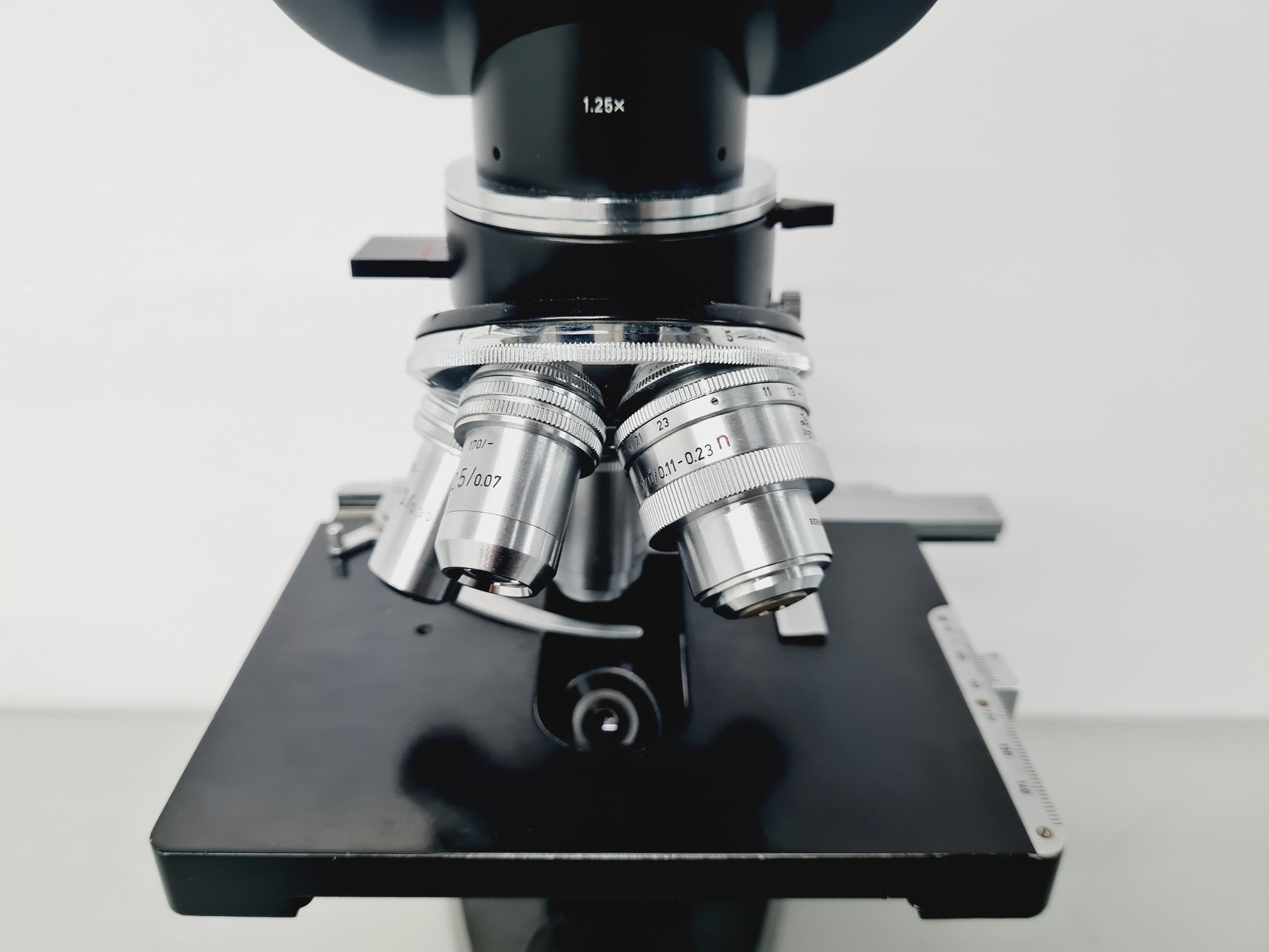 Image of Leitz Wetzlar 786496 Microscope w/ 5 x Objectives Lab