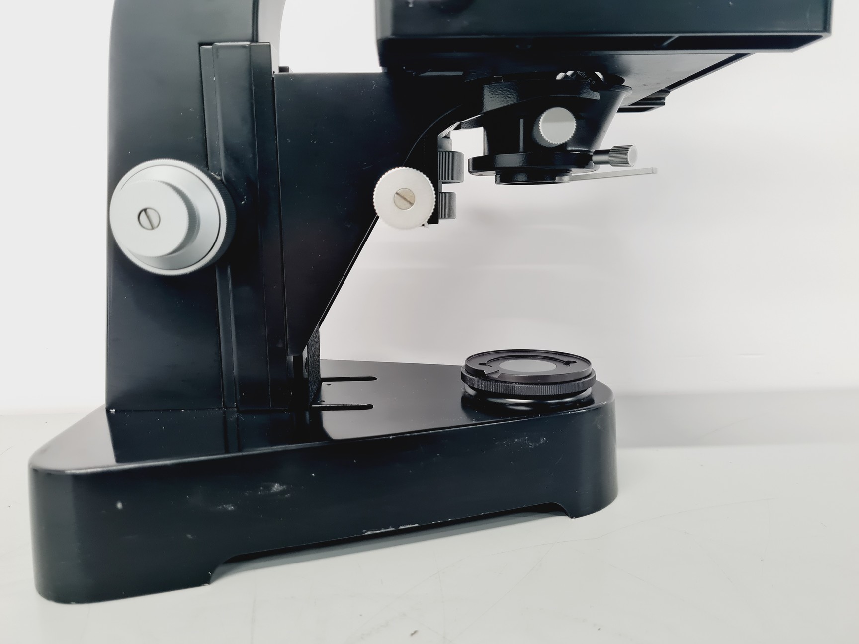 Image of Leitz Wetzlar 786496 Microscope w/ 5 x Objectives Lab