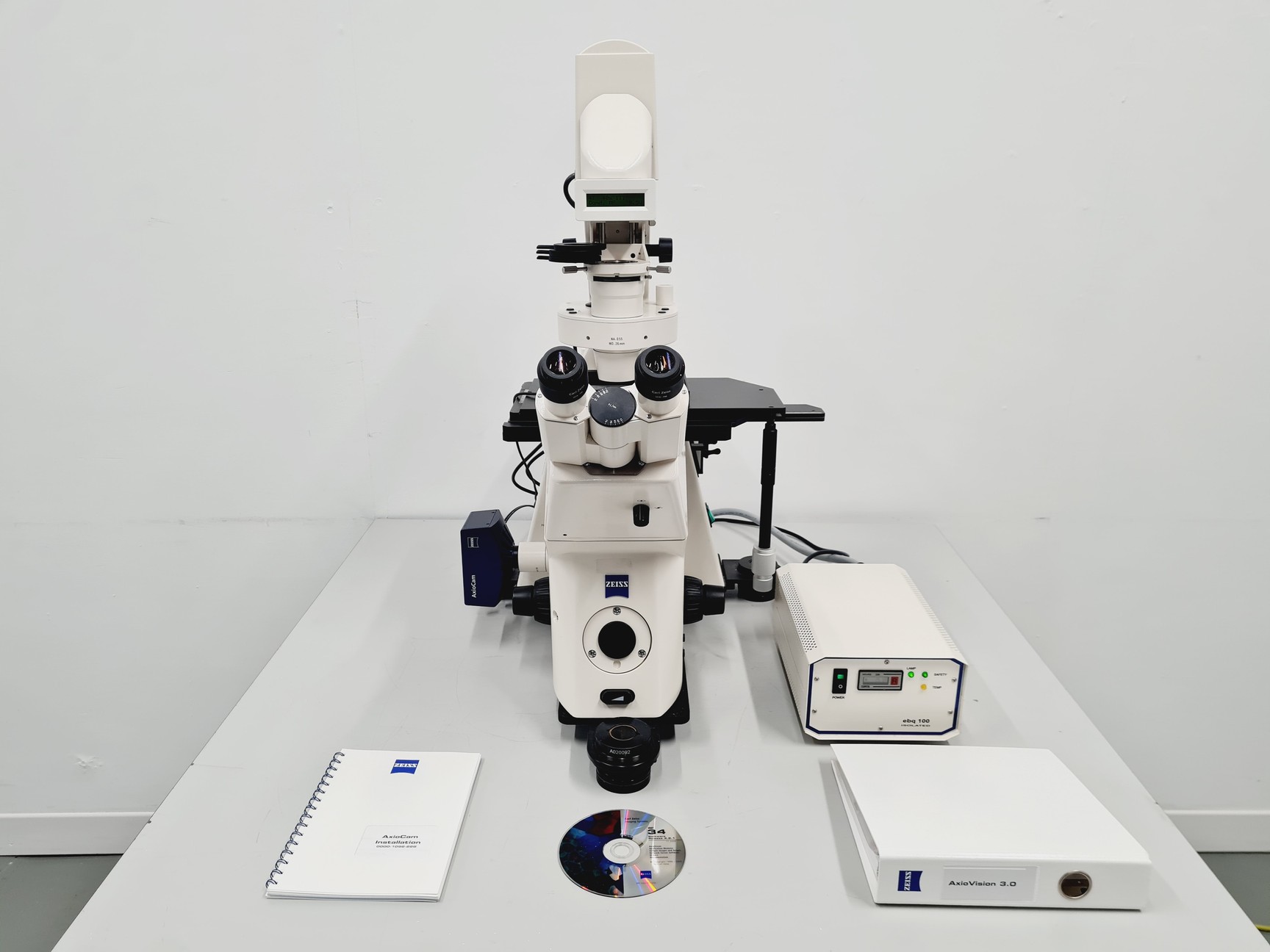 Image of Carl Zeiss Axiovert 200M with 4 x Objectives 