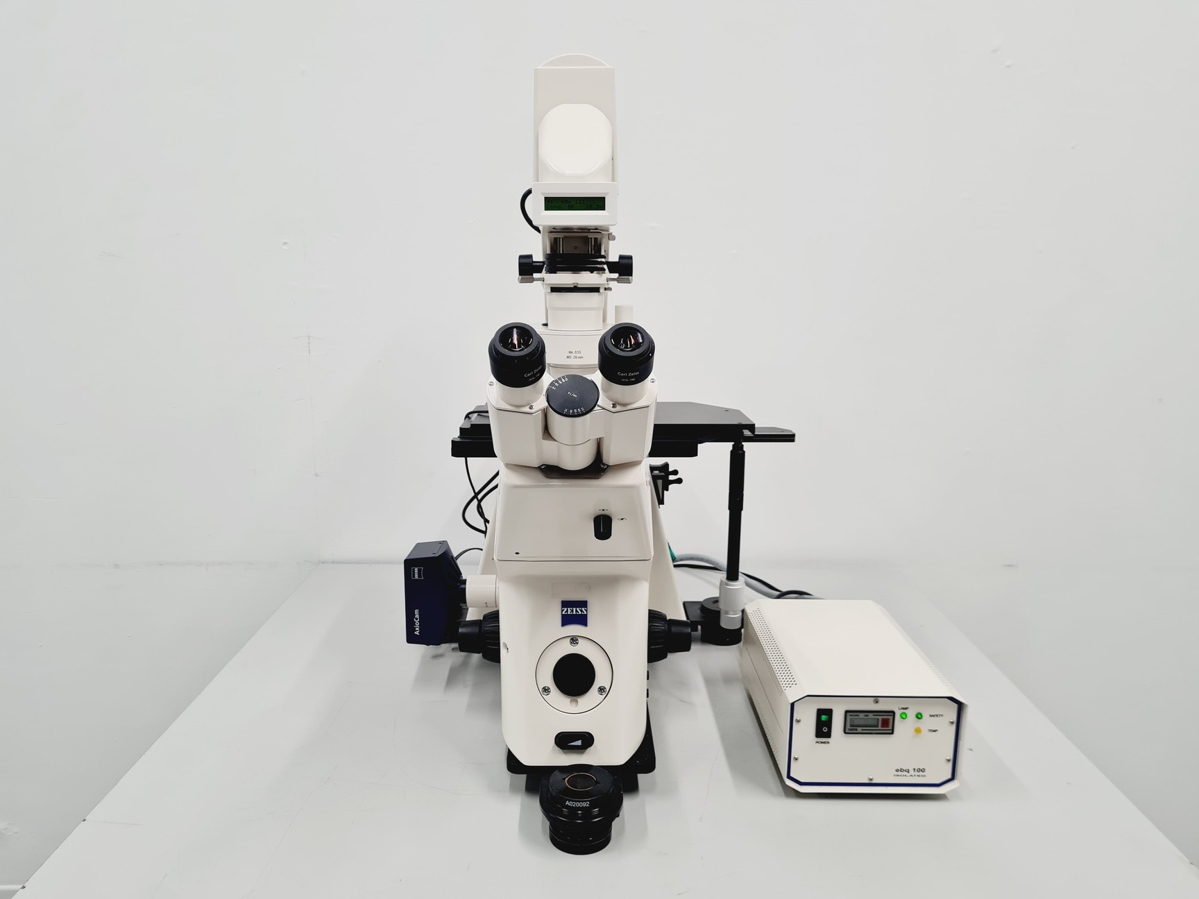 Image of Carl Zeiss Axiovert 200M with 4 x Objectives 
