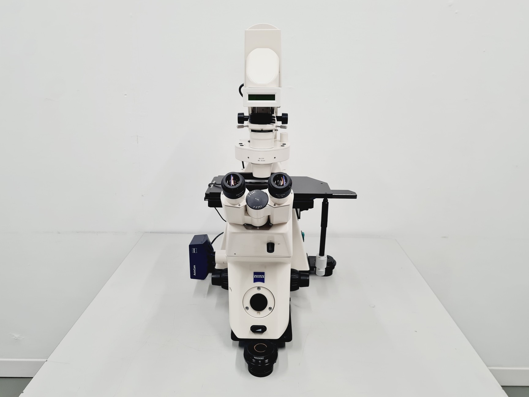 Image of Carl Zeiss Axiovert 200M with 4 x Objectives 